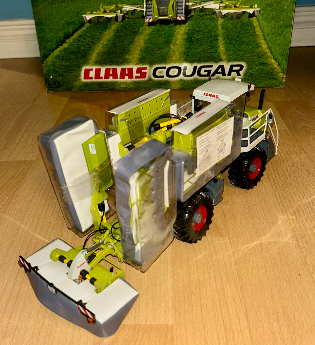 Universal Hobbies Claas Cougar Self Propelled Mower 1:32 Scale