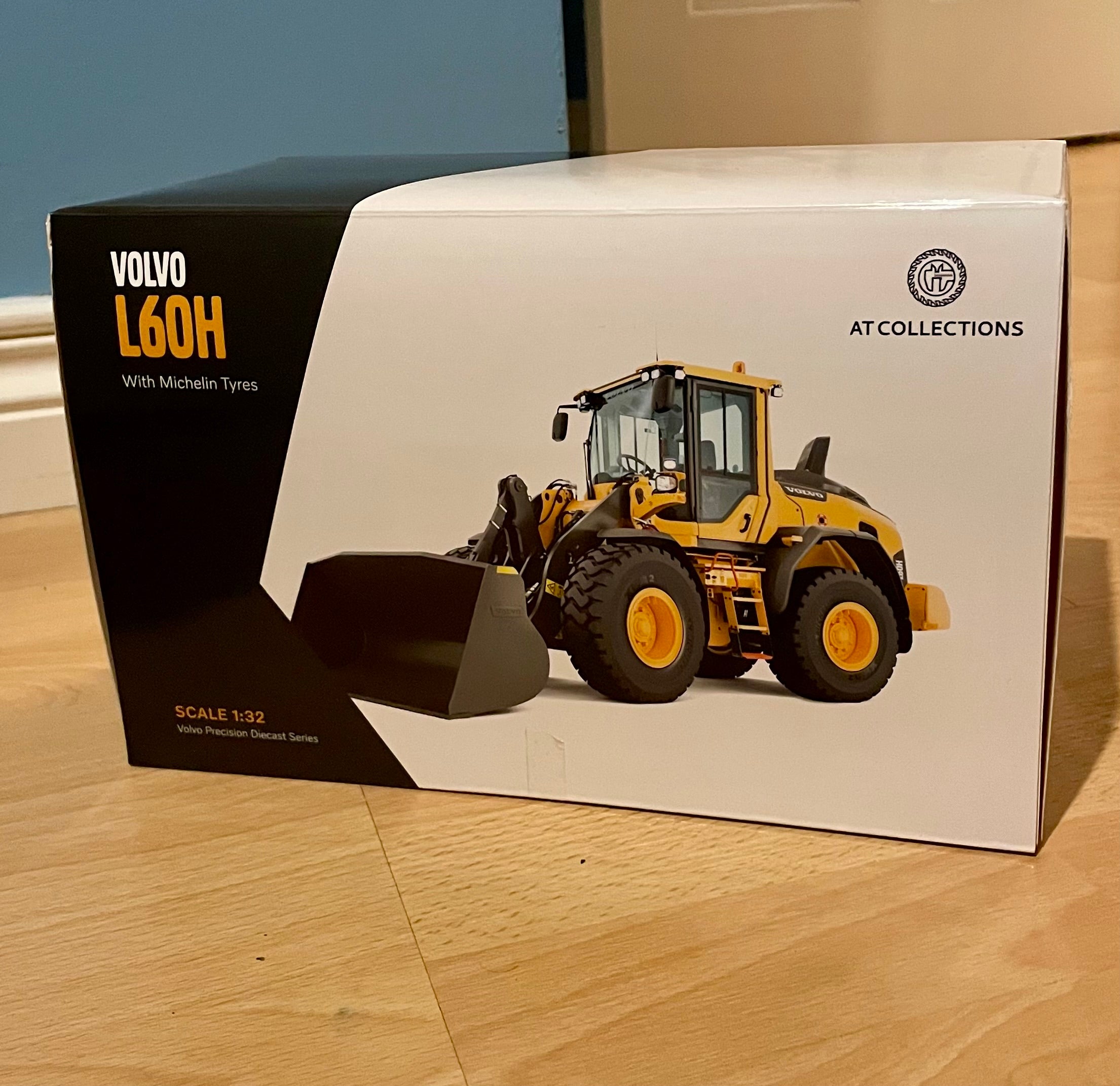AT COLLECTIONS 1:32 SCALE VOLVO L60H WHEEL LOADER