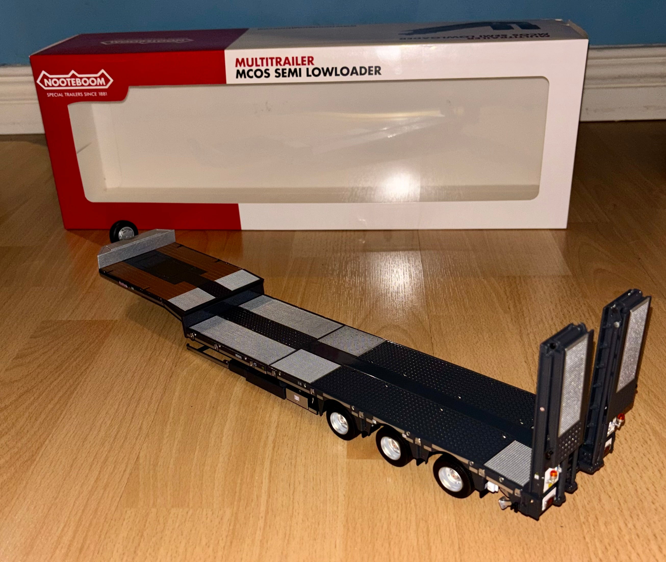 MARGE MODELS NOOTEBOOM BLACK LOW LOADER WITH SILVER BED 1:32 SCALE
