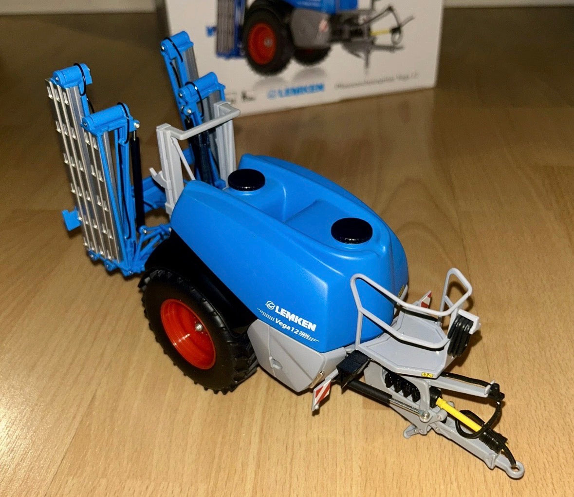 WIKING 1:32 SCALE LEMKEN VEGA 12 TRAILED SPRAYER
