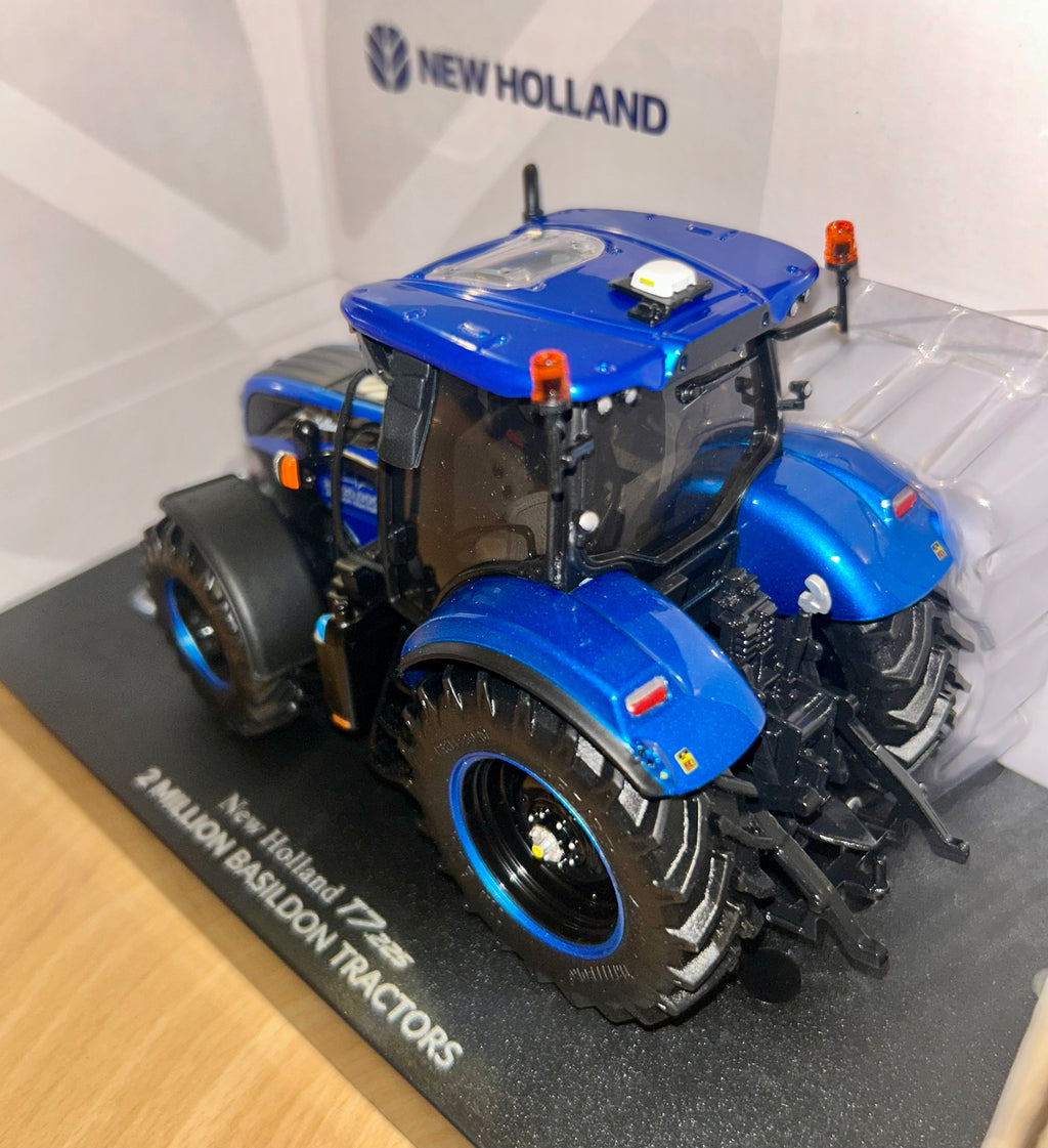 UNIVERSAL HOBBIES 1:32 SCALE NEW HOLLAND T7.225 - 2 Millionth Basildon Edition