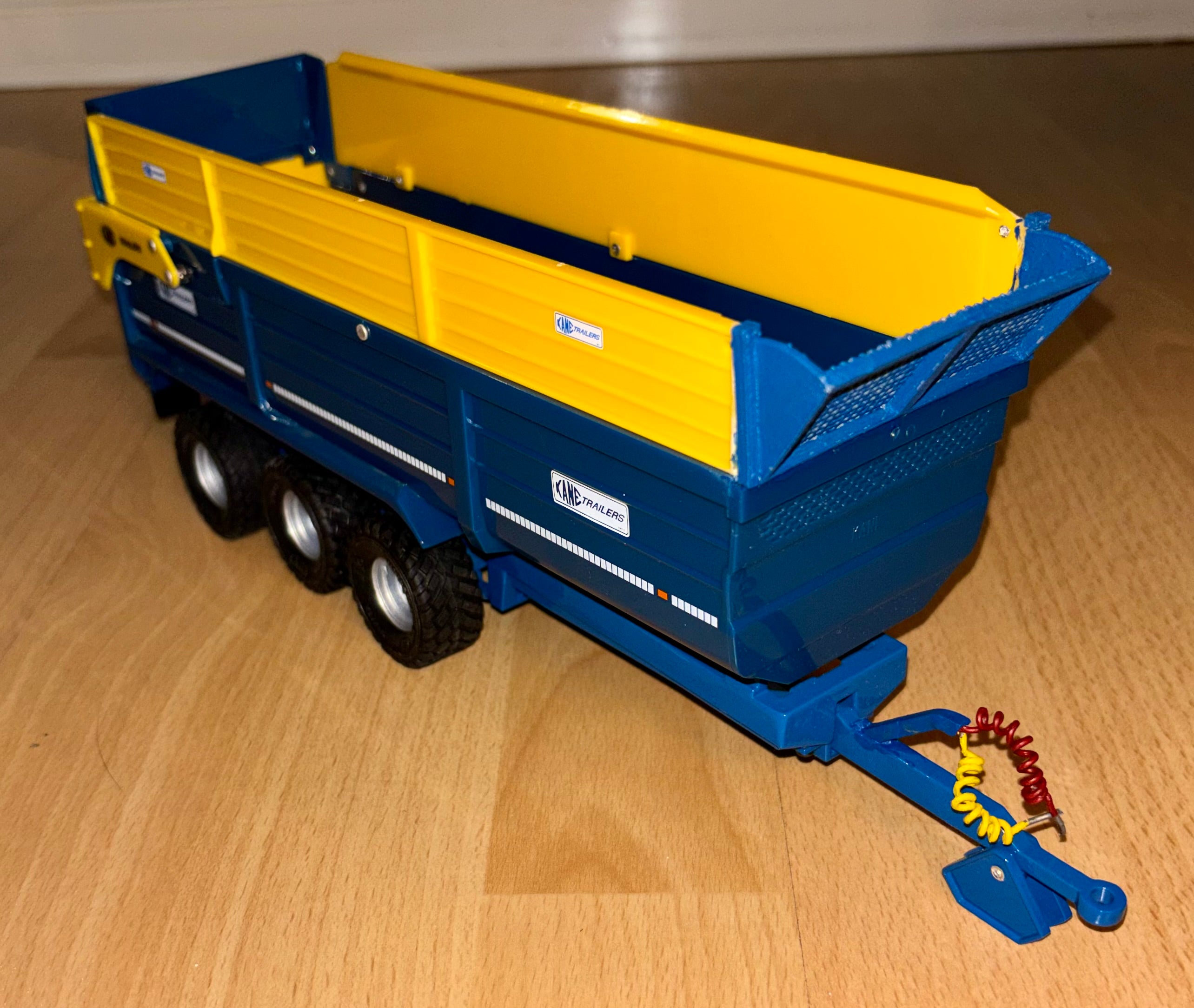 Customised Britains Kane Tri-Axel Silage Trailer 1:32 Scale With P32 Wheels