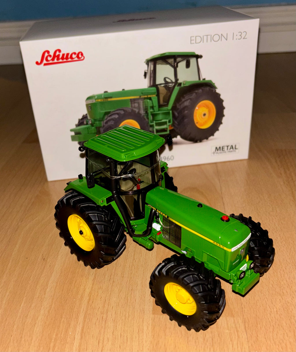 SCHUCO 1:32 SCALE JOHN DEERE 4960 TRACTOR