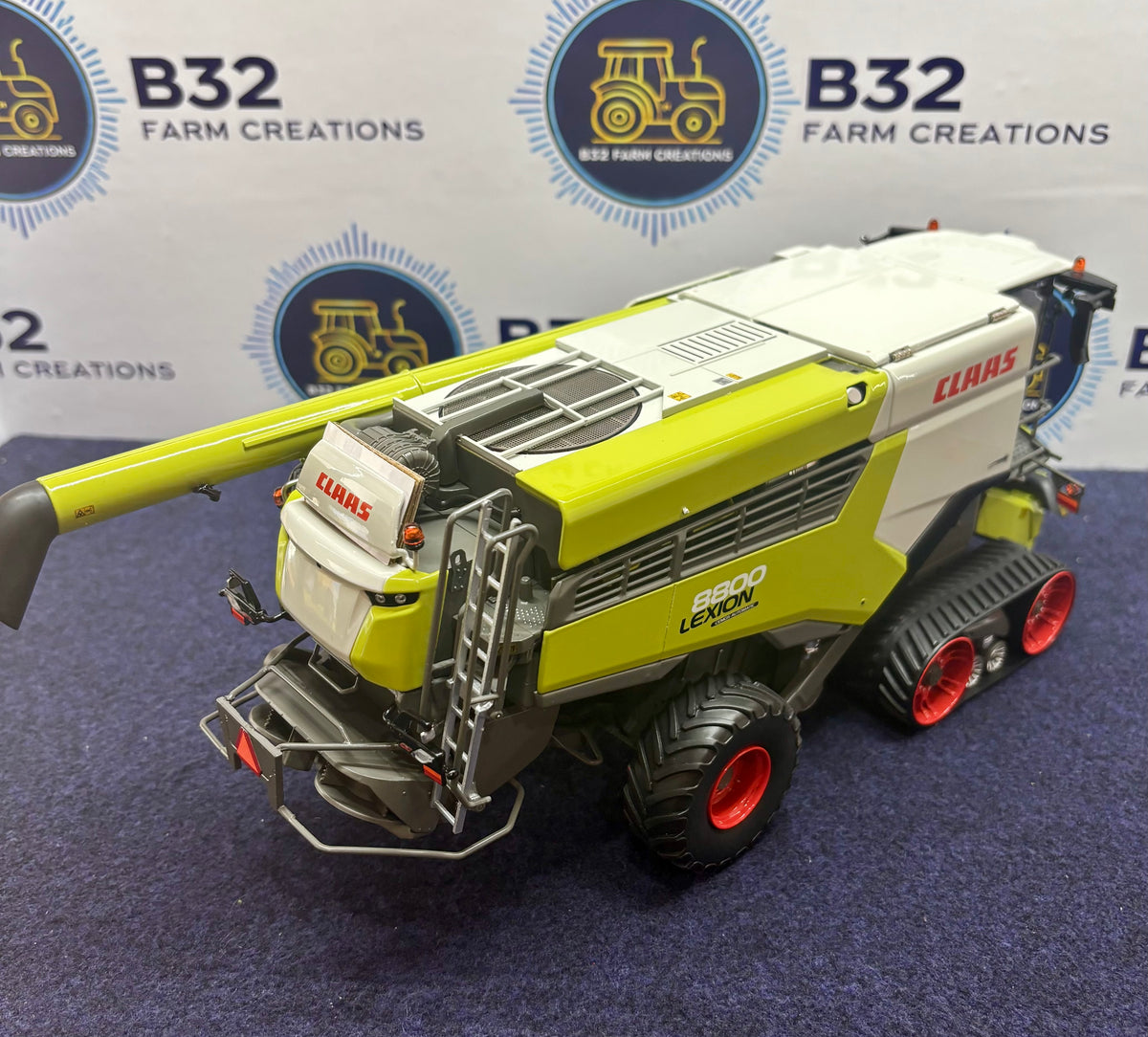 MARGE MODELS 1:32 SCALE CLAAS LEXION 8800 TERRA TRAC WITH CORN HEADER + TRAILER