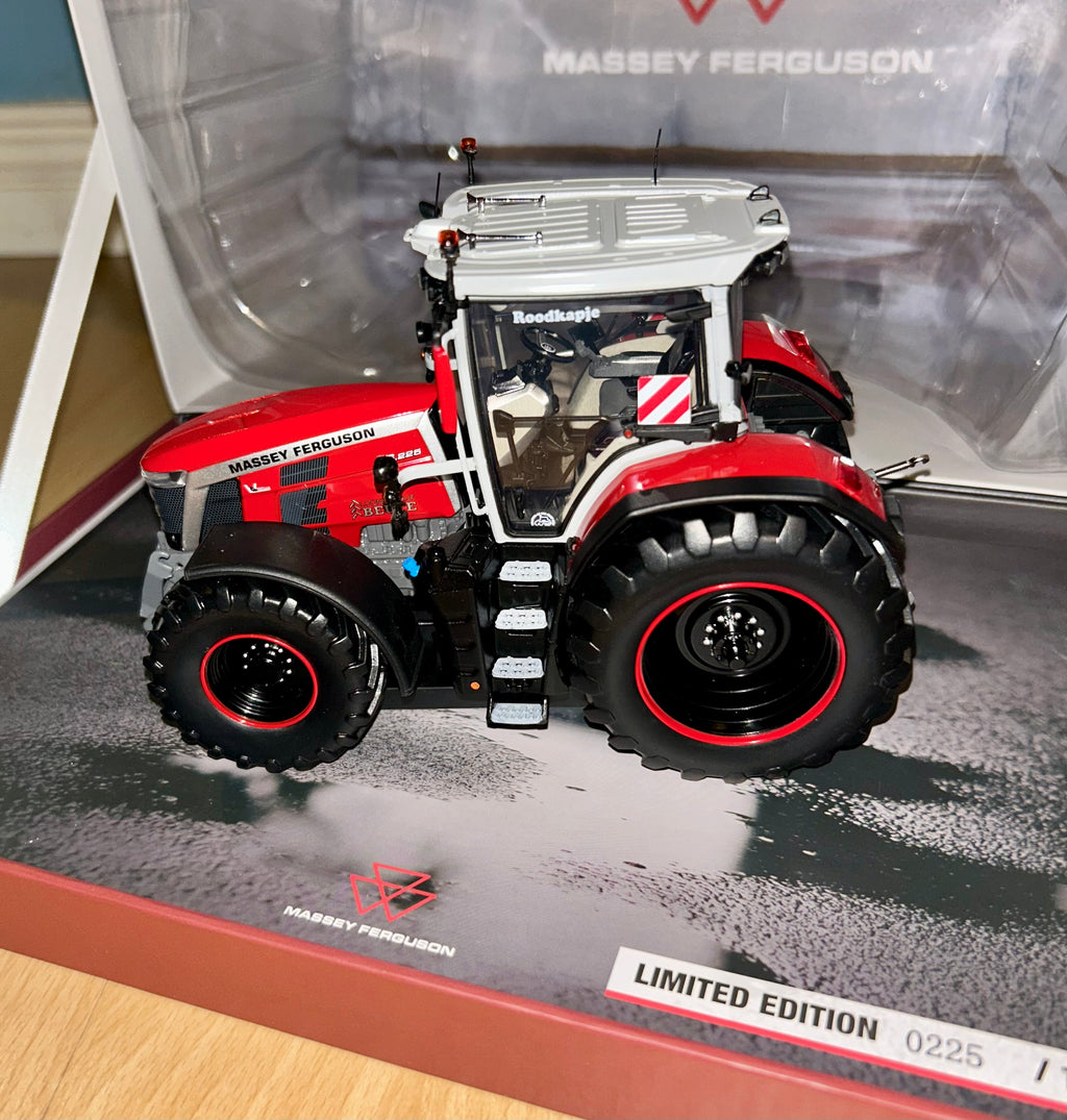 UNIVERSAL HOBBIES MASSEY FERGUSON 8S.225 LIMITED EDITION 1:32 SCALE