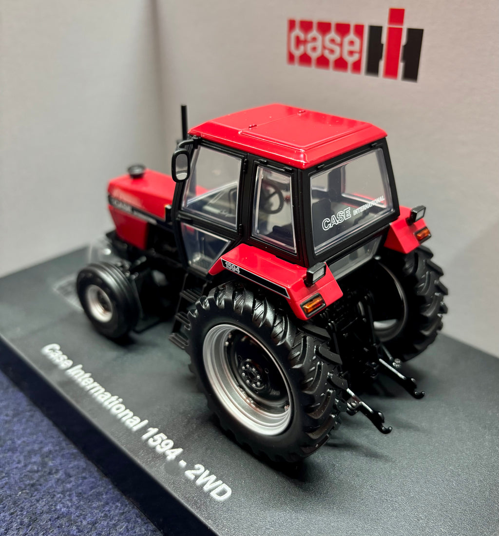 UNIVERSAL HOBBIES 1:32 SCALE CASE IH 1594 2WD (1985) TRACTOR