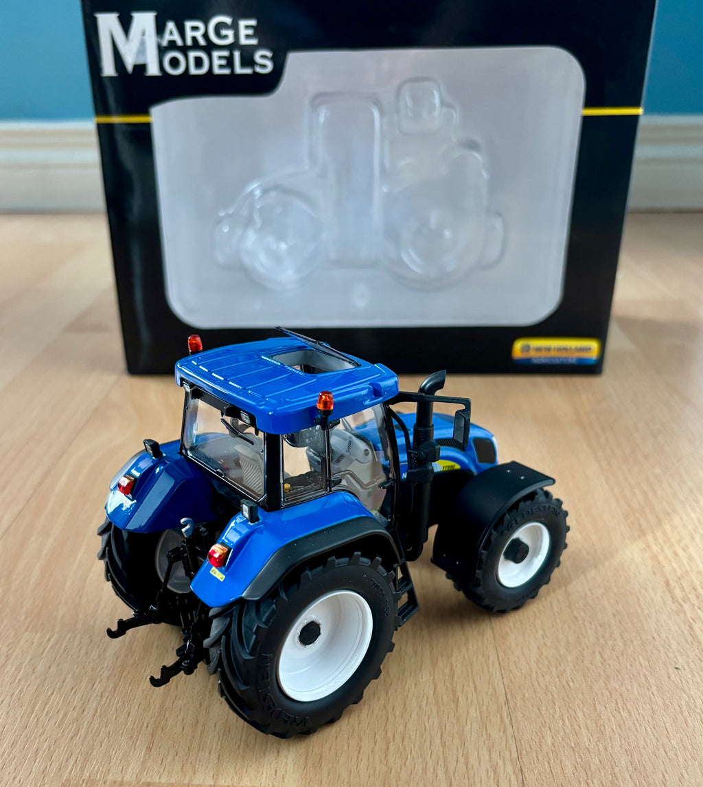 Marge Models New Holland T7550 Tractor In 1:32 Scale - Sunroof Opened