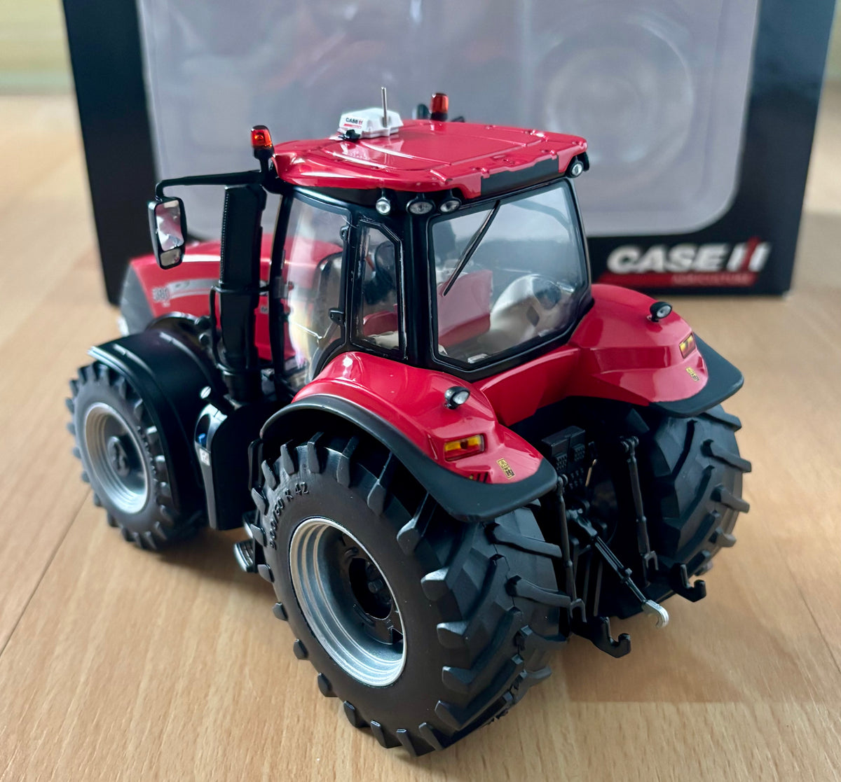MARGE MODELS 1:32 SCALE CASE MAGNUM 380 TRACTOR