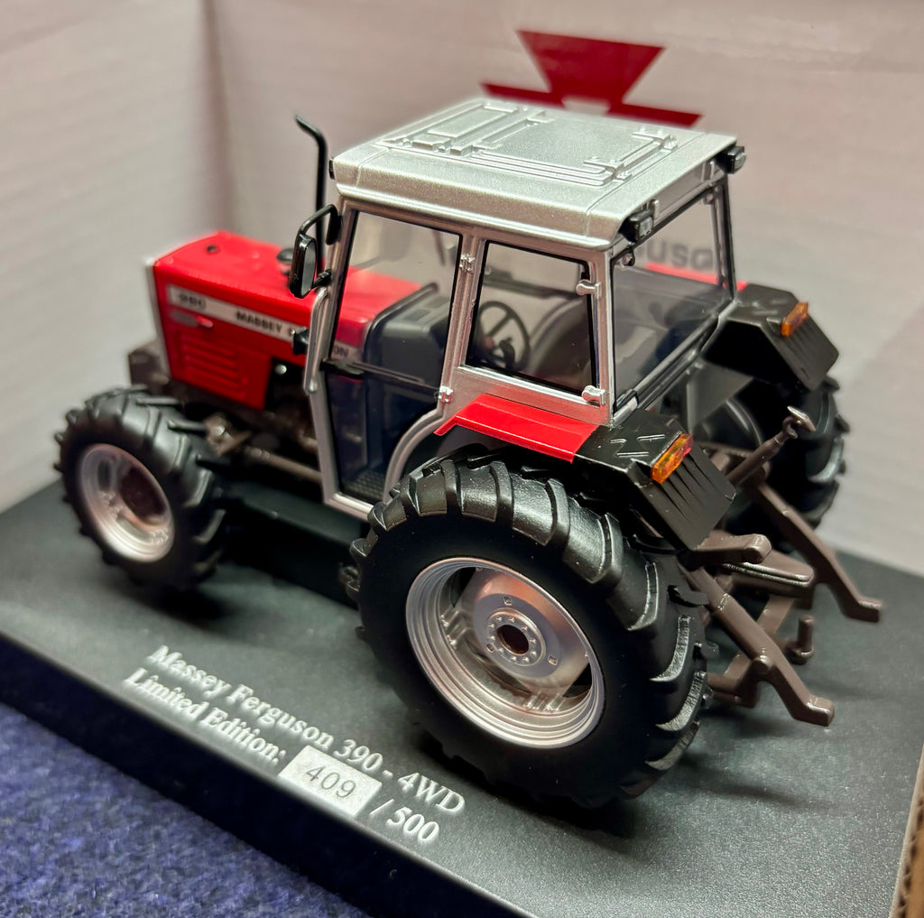 Universal Hobbies Massey Ferguson 390 4WD Tractor 1:32 Scale