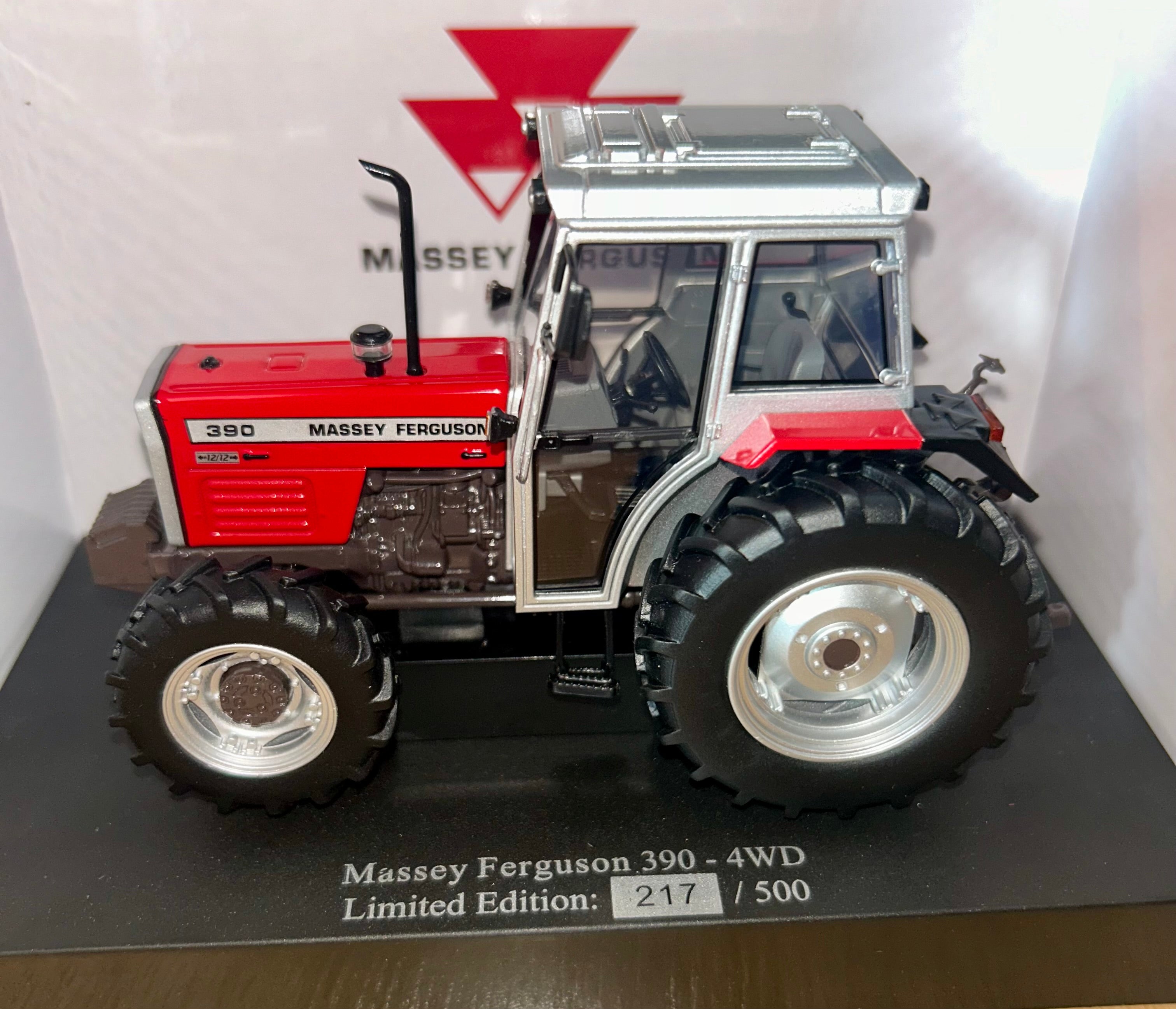 Universal Hobbies Massey Ferguson 390 4WD Tractor 1:32 Scale