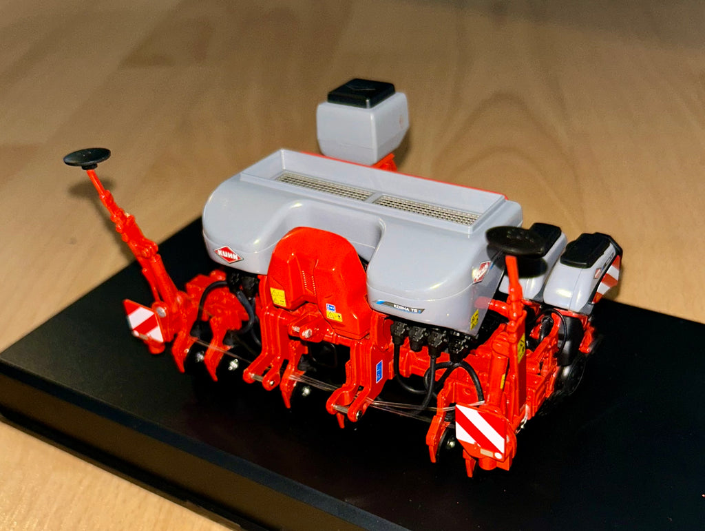 REPLICAGRI KUHN KOSMA TS 6 ROW DRILL WITH GREY HOPPERS 1:32 SCALE