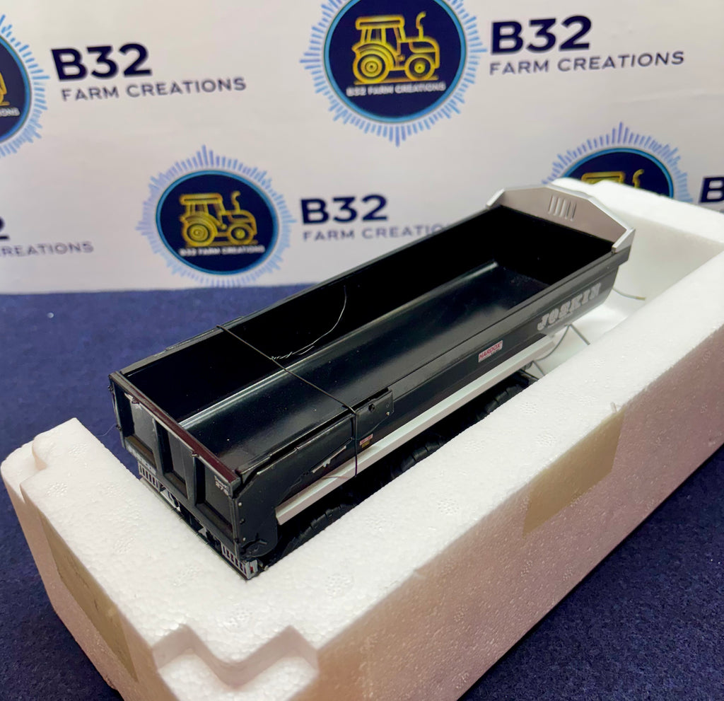 UNIVERSAL HOBBIES 1:32 SCALE JOSKIN KTP 27/65 TRAILER BLACK EDITION