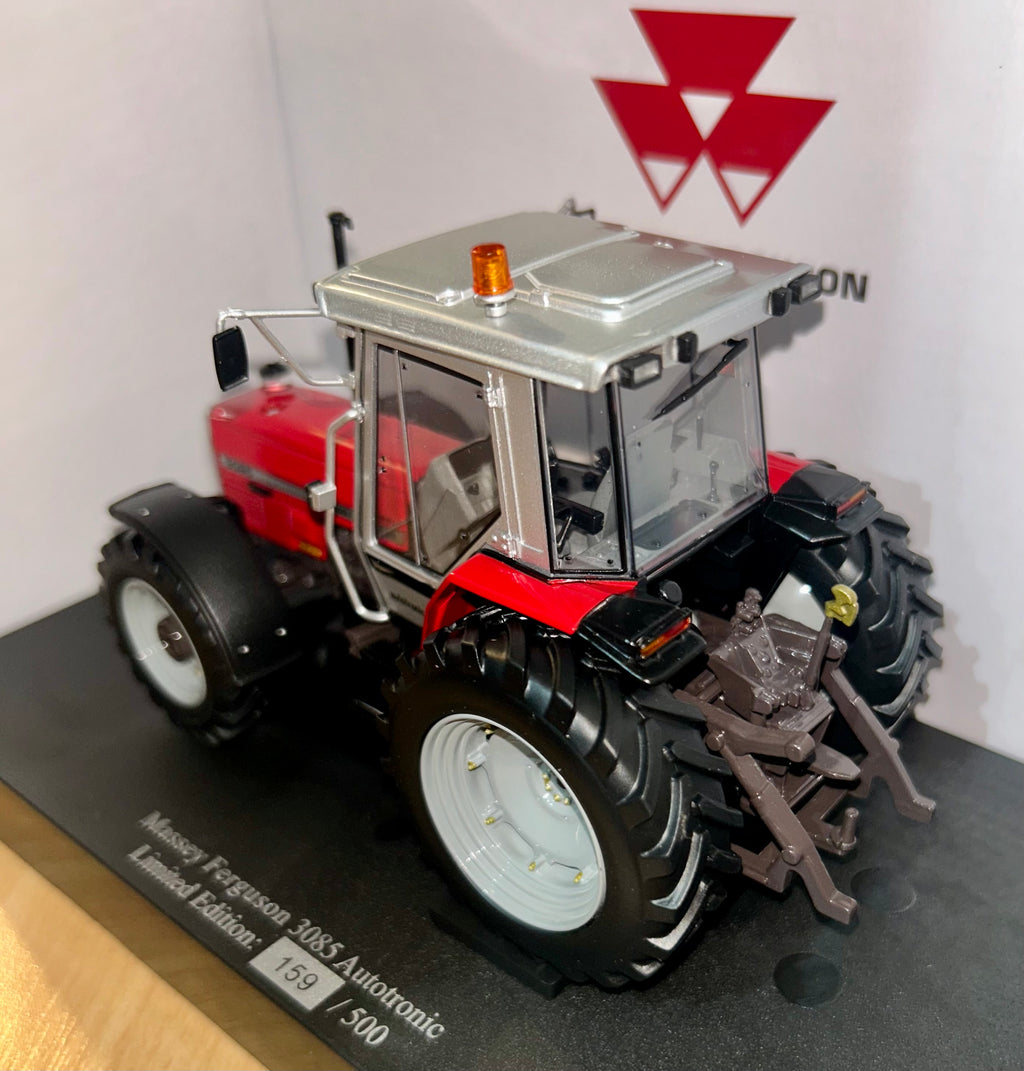 Universal Hobbies Massey Ferguson 3085 Dynashift- Autotronic 1:32 Scale