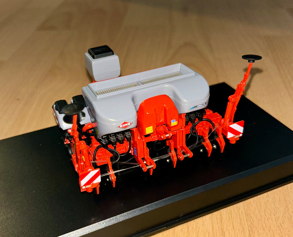 REPLICAGRI KUHN KOSMA TS 6 ROW DRILL WITH GREY HOPPERS 1:32 SCALE
