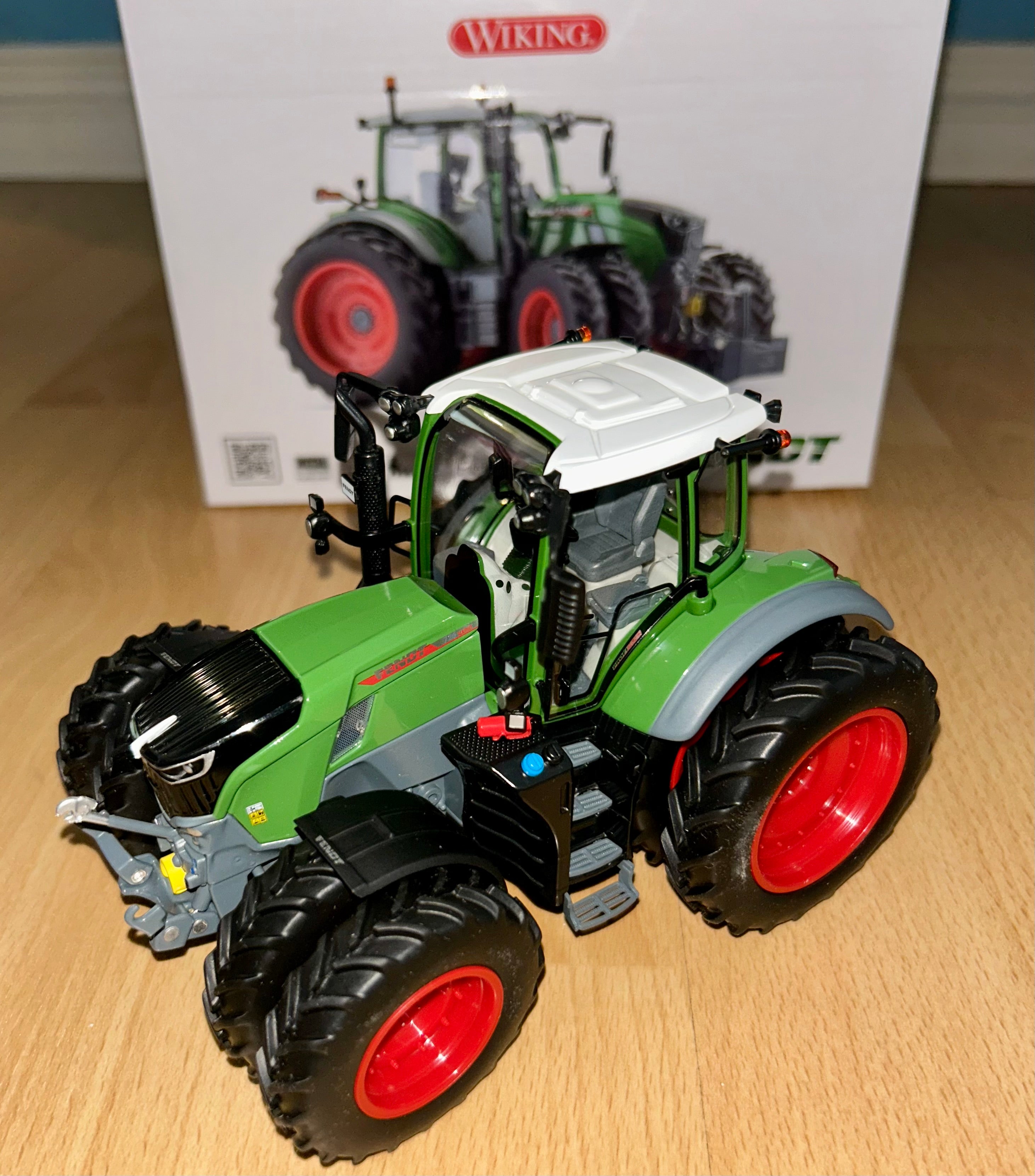 WIKING 1:32 SCALE FENDT 726 VARIO WITH FRONT WEIGHT - DUAL WHEELS