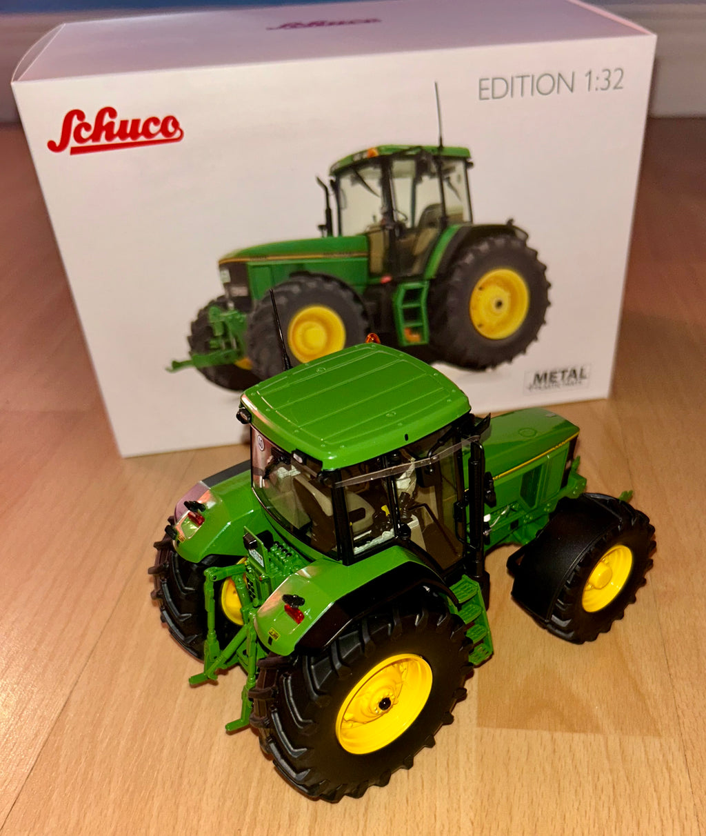 Schuco John Deere 7700 1:32 Scale