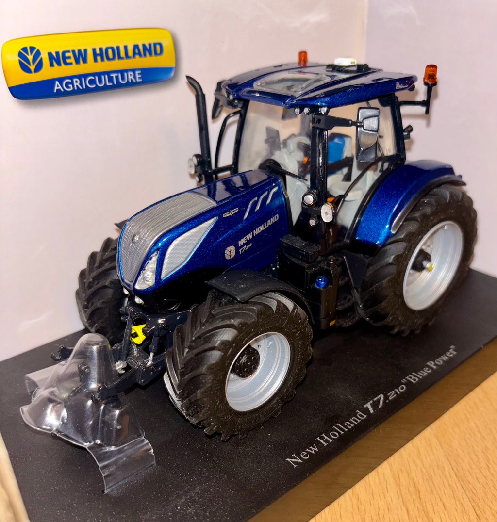 Universal Hobbies New Holland T7.210 Blue Power With P32 Wheels- 1:32 Scale