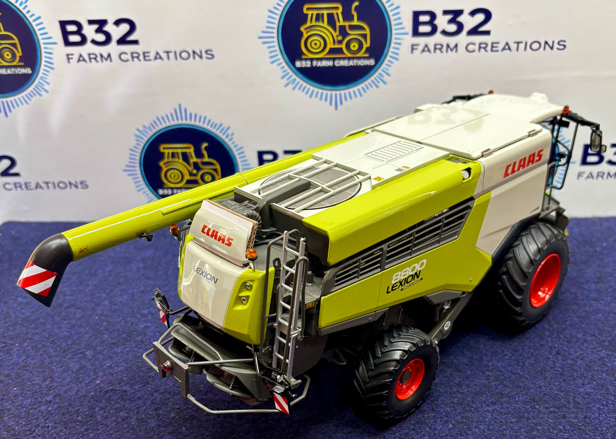 MARGE MODELS 1:32 SCALE CLAAS LEXION 8900 WITH CORN HEADER + TRAILER