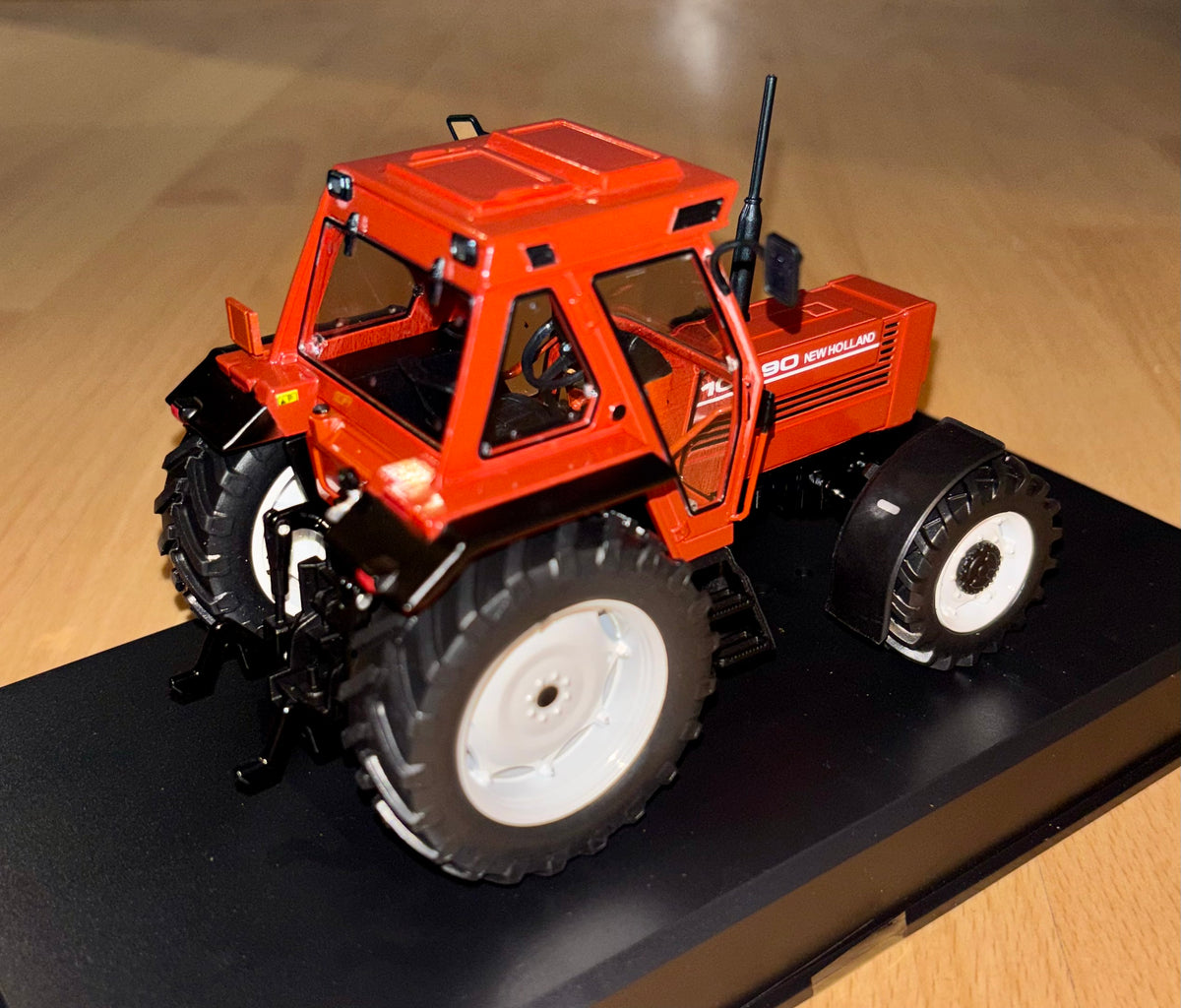 NEW HOLLAND 1:32 SCALE FIAT 100-90 4WD TRACTOR