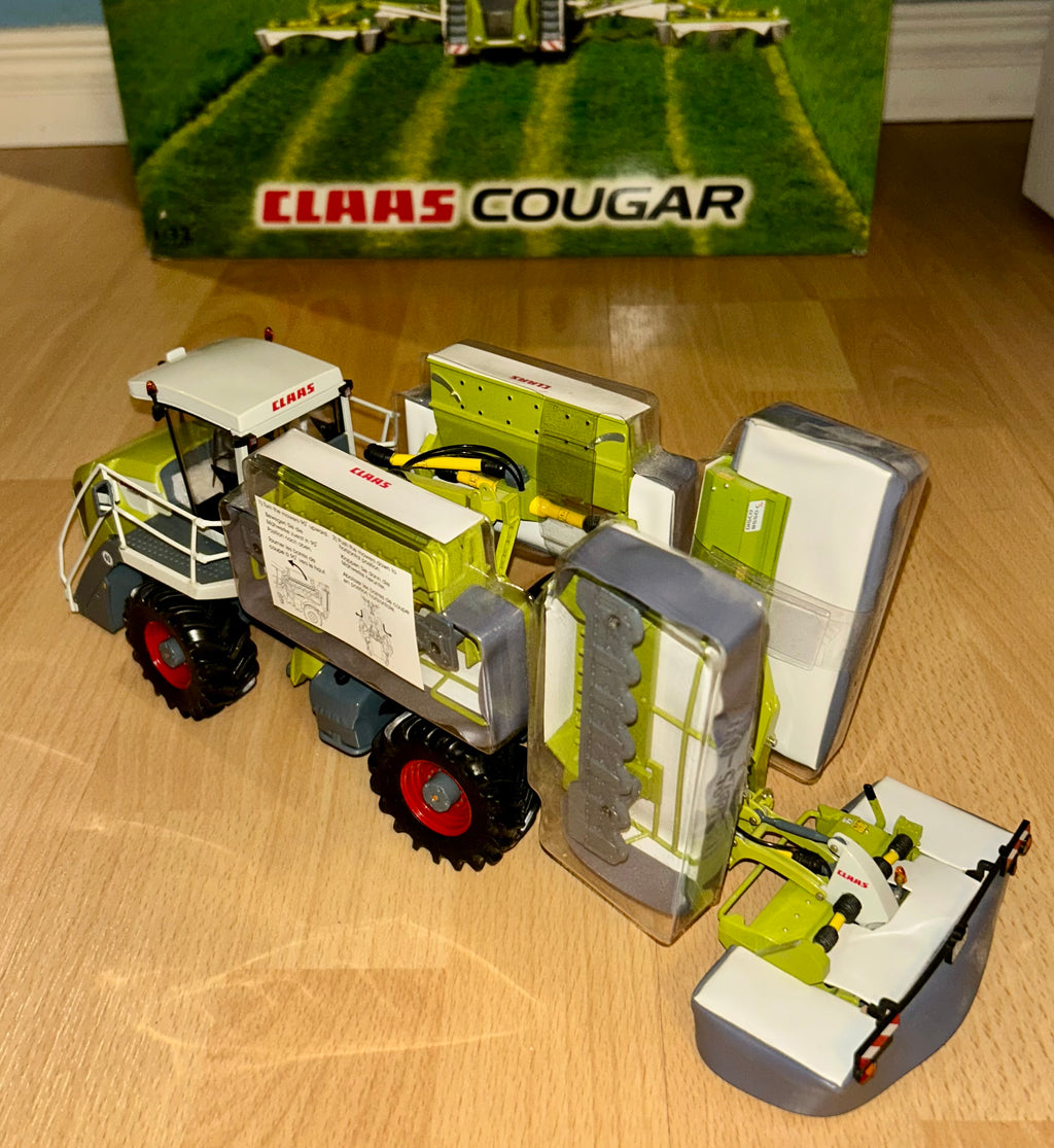 Universal Hobbies Claas Cougar Self Propelled Mower 1:32 Scale