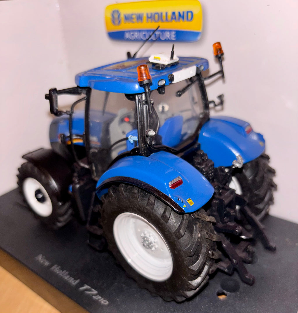 Universal Hobbies New Holland T7.210 - 1:32 Scale