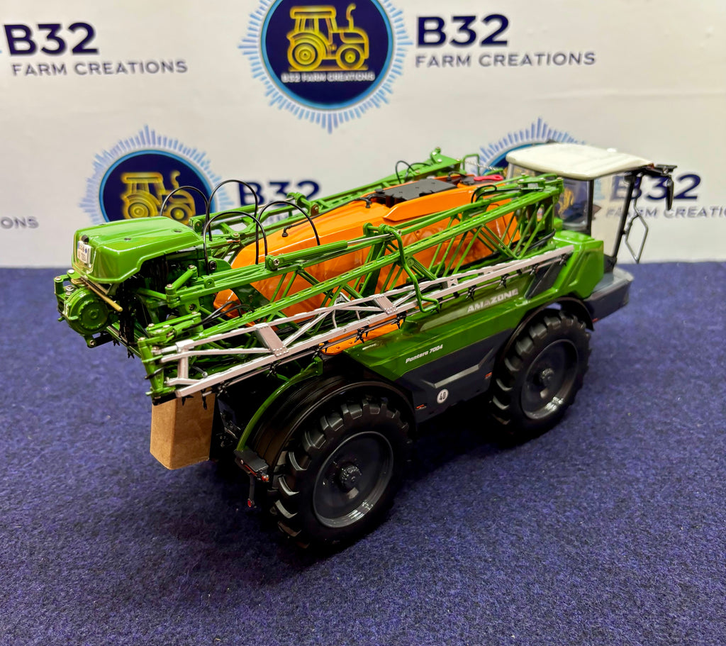 UNIVERSAL HOBBIES AMAZONE PANTERA 7004 SELF PROPELLED SPRAYER 1:32 SCALE
