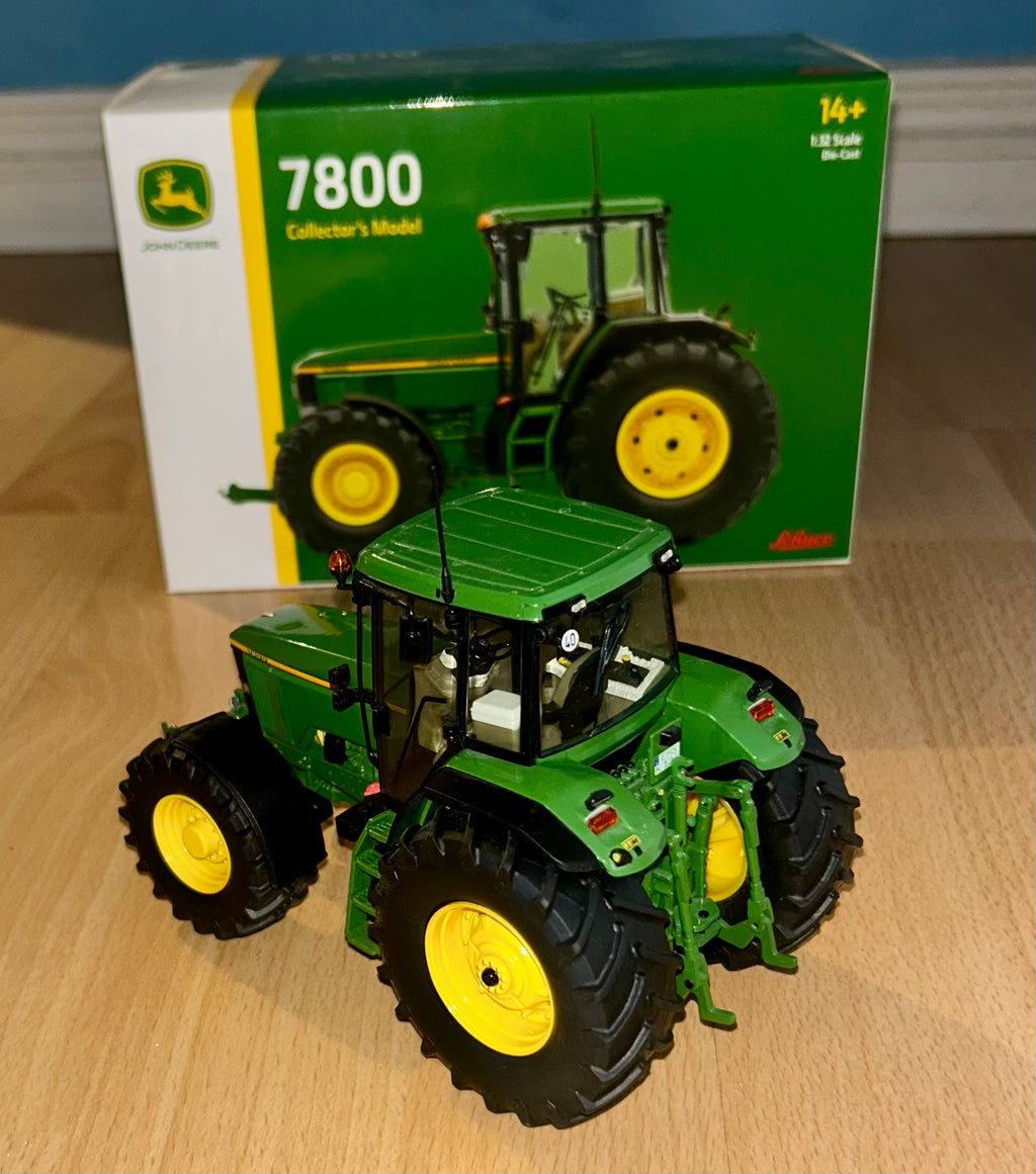 Schuco John Deere 7800 1:32 Scale - With Dealer Box