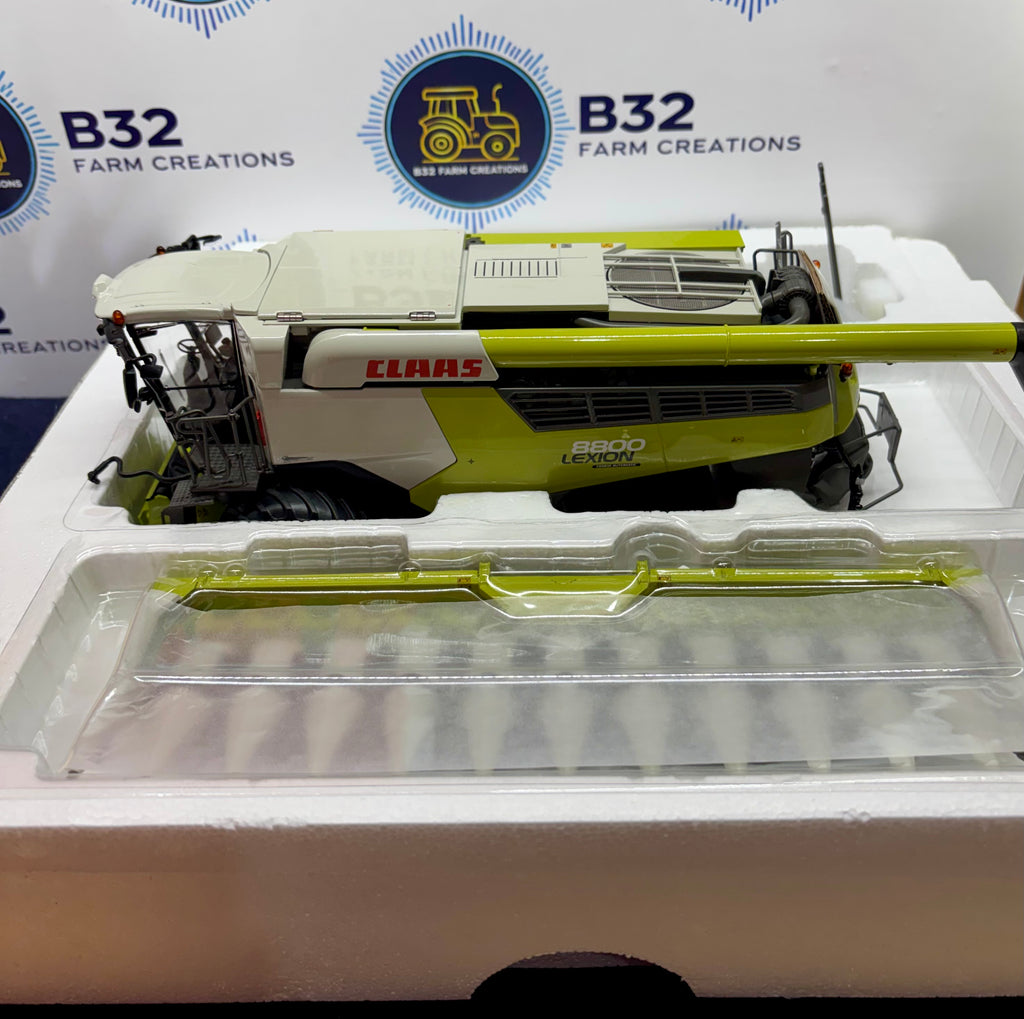 MARGE MODELS 1:32 SCALE CLAAS LEXION 8900 WITH CORN HEADER + TRAILER