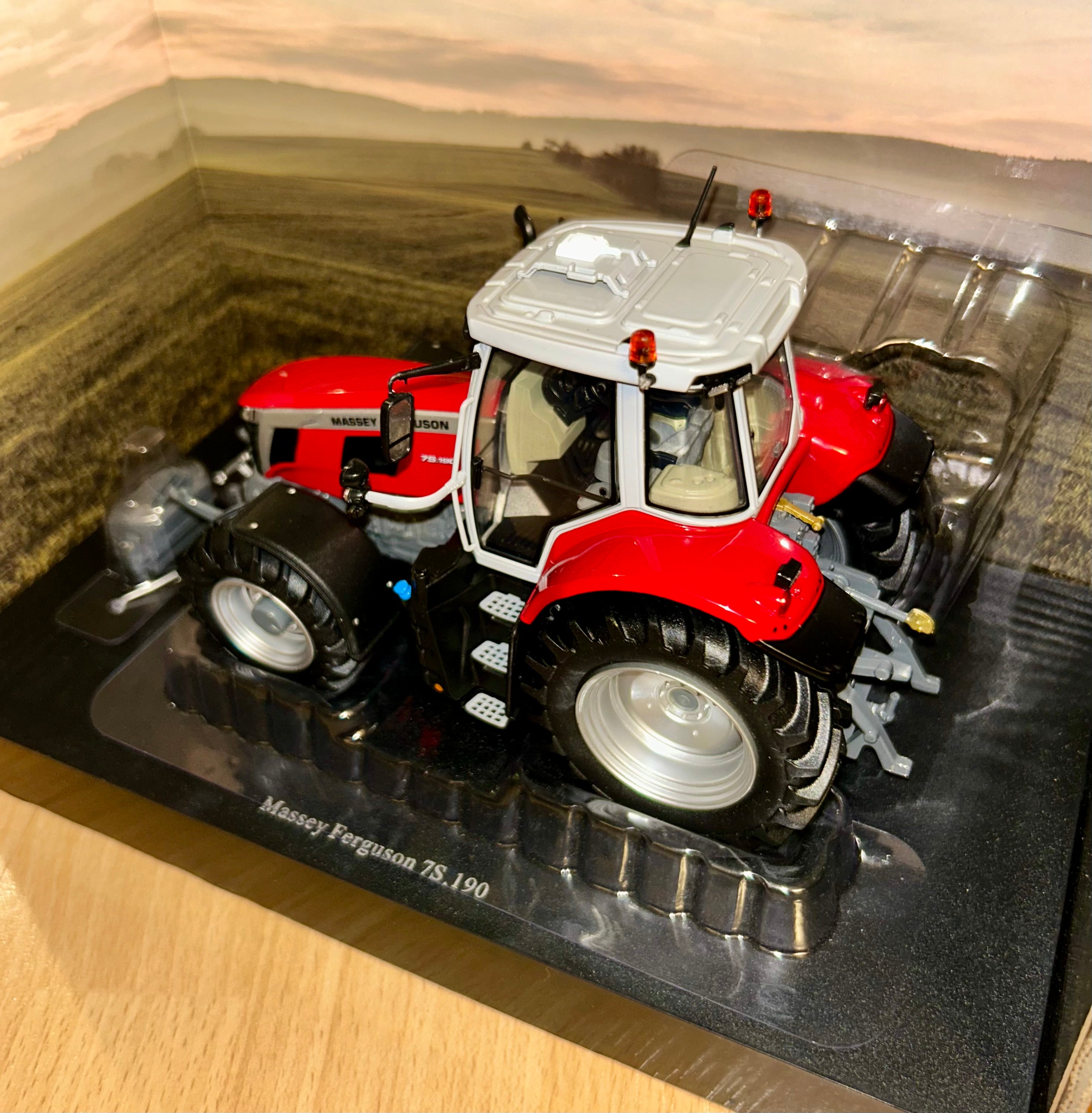 UNIVERSAL HOBBIES MASSEY FERGUSON 7S.190 1:32 - UH6412
