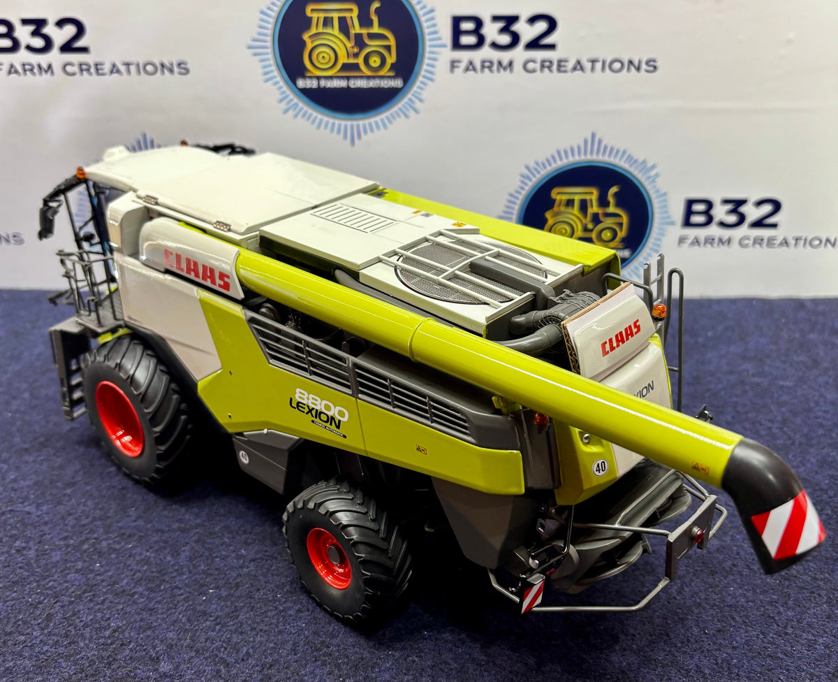 MARGE MODELS 1:32 SCALE CLAAS LEXION 8900 WITH CORN HEADER + TRAILER