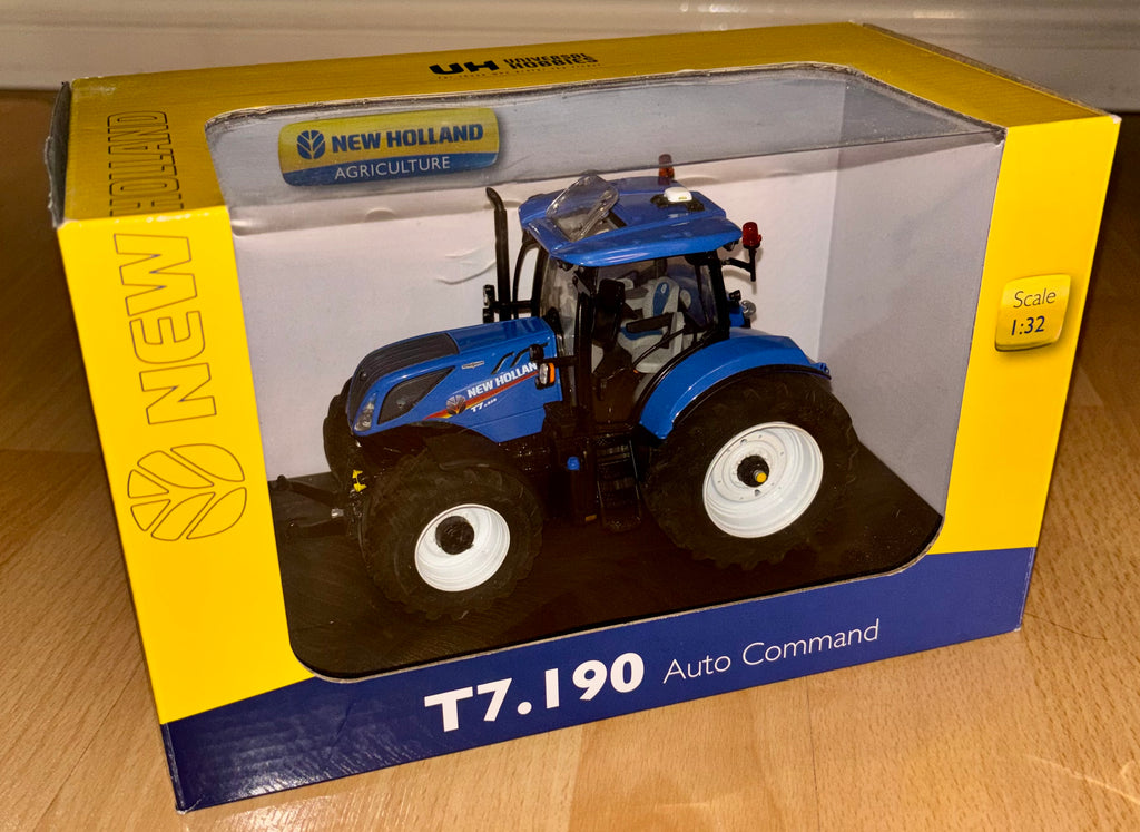 Universal Hobbies New Holland T7.190 1:32 Scale - P32 Wheels And Open Sunroof