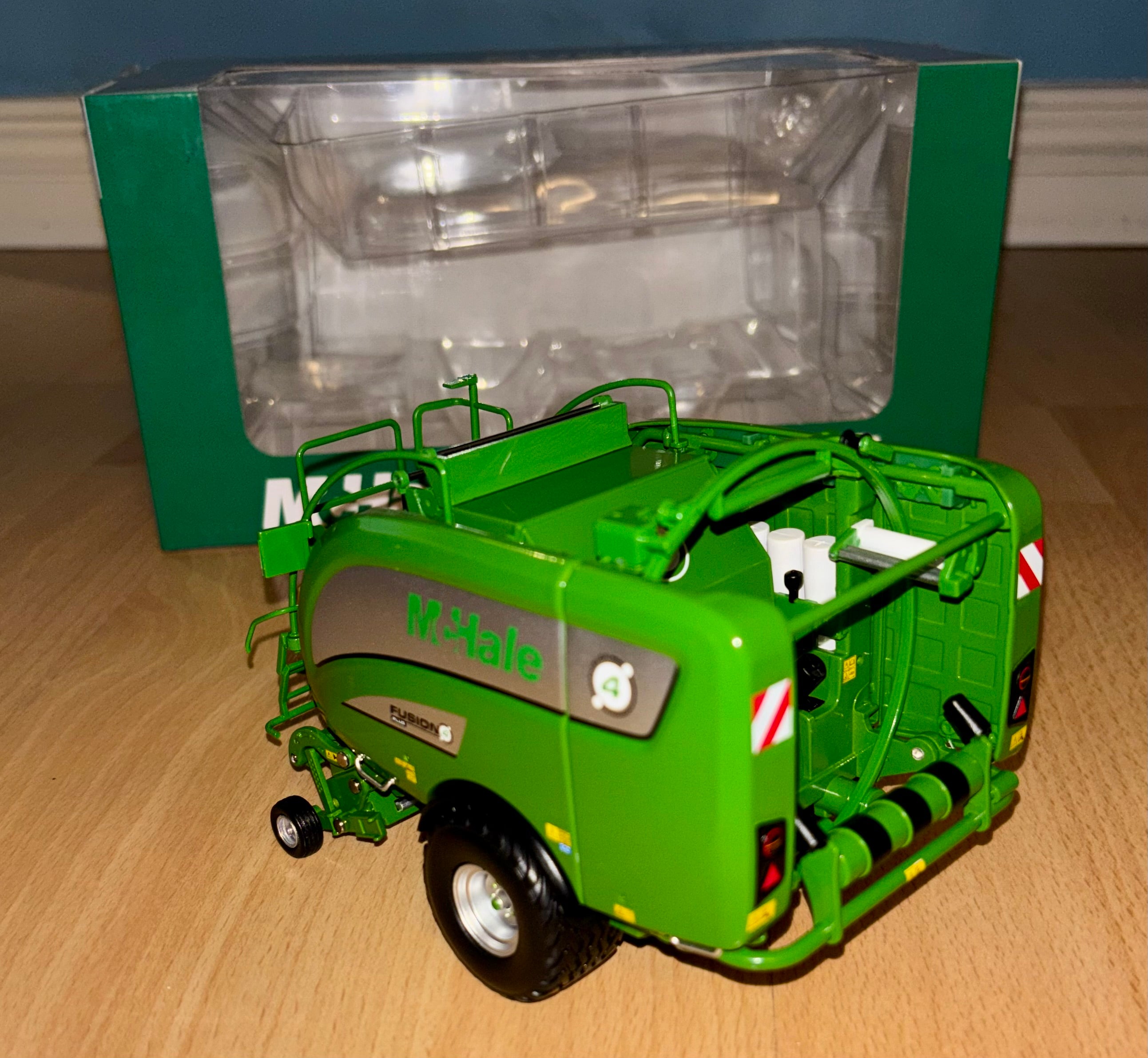 USK Mchale Fusion 4 Round Baler 1:32 Scale - No Bales