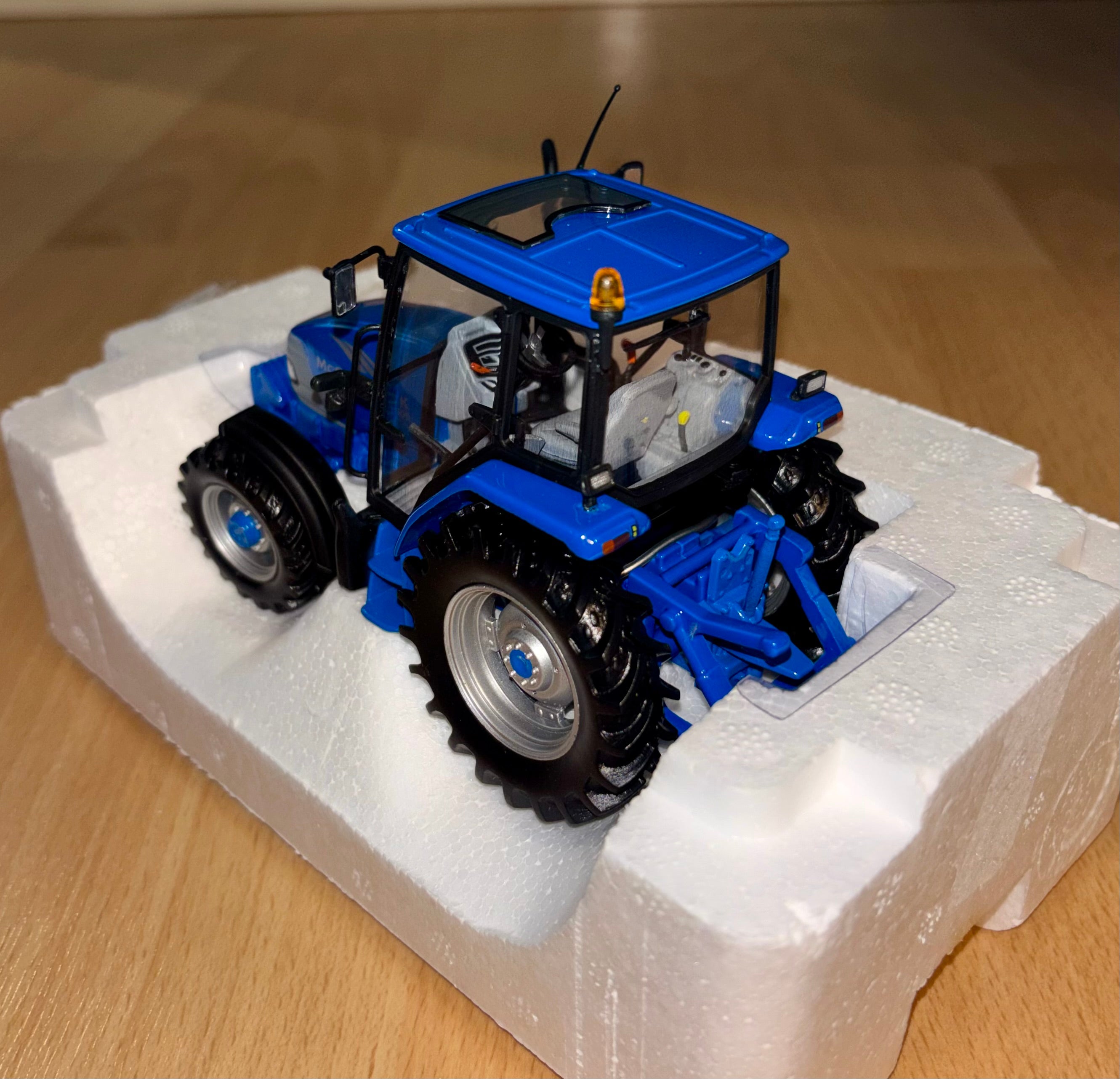 Universal Hobbies 1:32 Scale McCormick CX105 Tractor