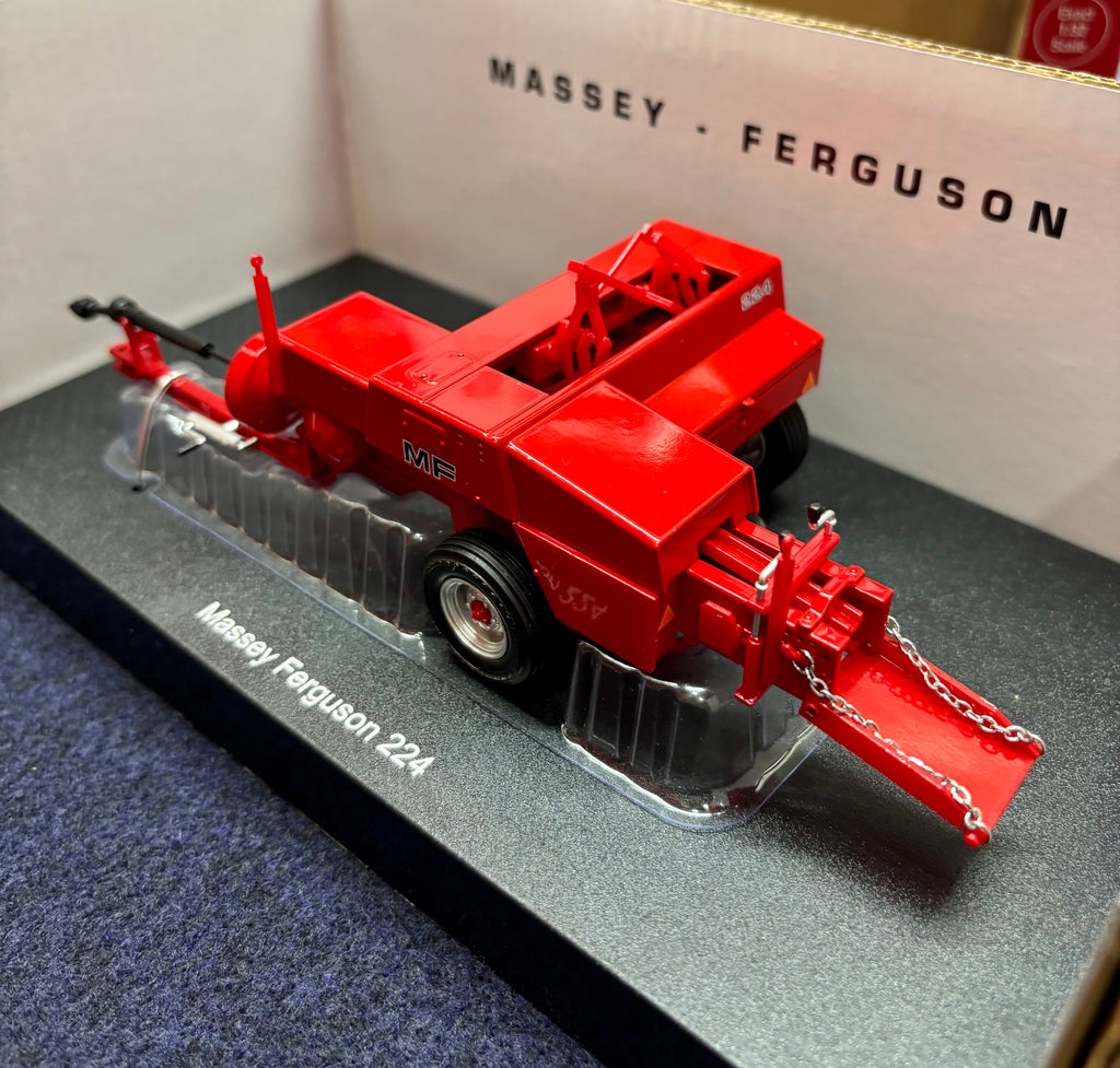 UNIVERSAL HOBBIES MASSEY FERGUSON 224 SMALL SQUARE BALER 1:32 SCALE
