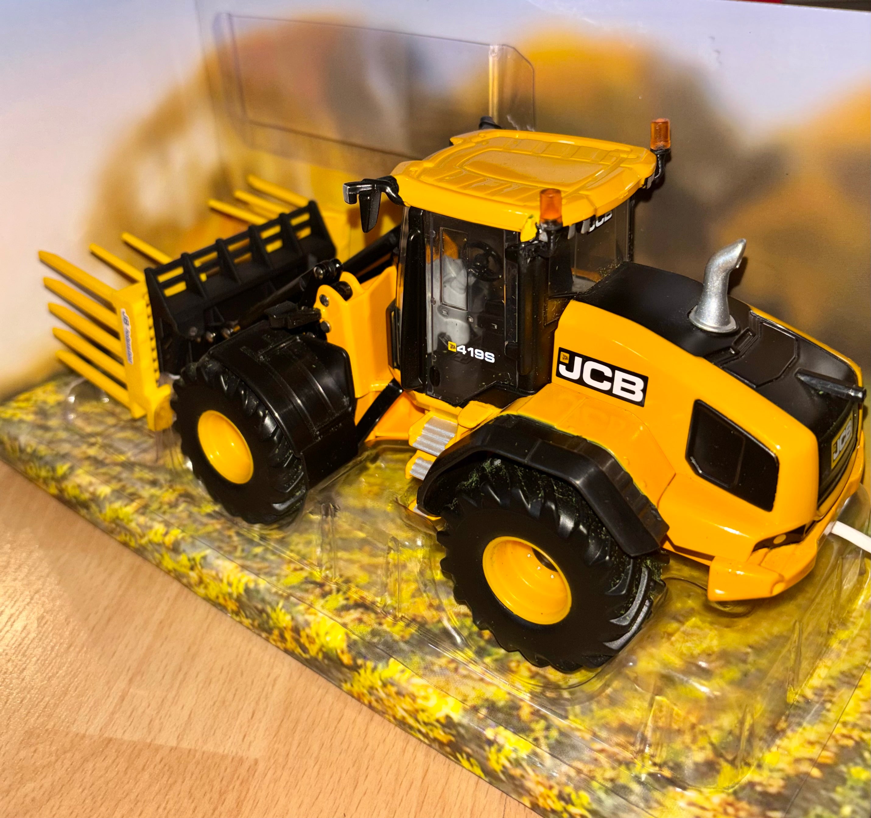 CUSTOMISED BRITAINS 1:32 JCB 419S AGRI WHEELED LOADER + JOHNSTON BUCKRAKE
