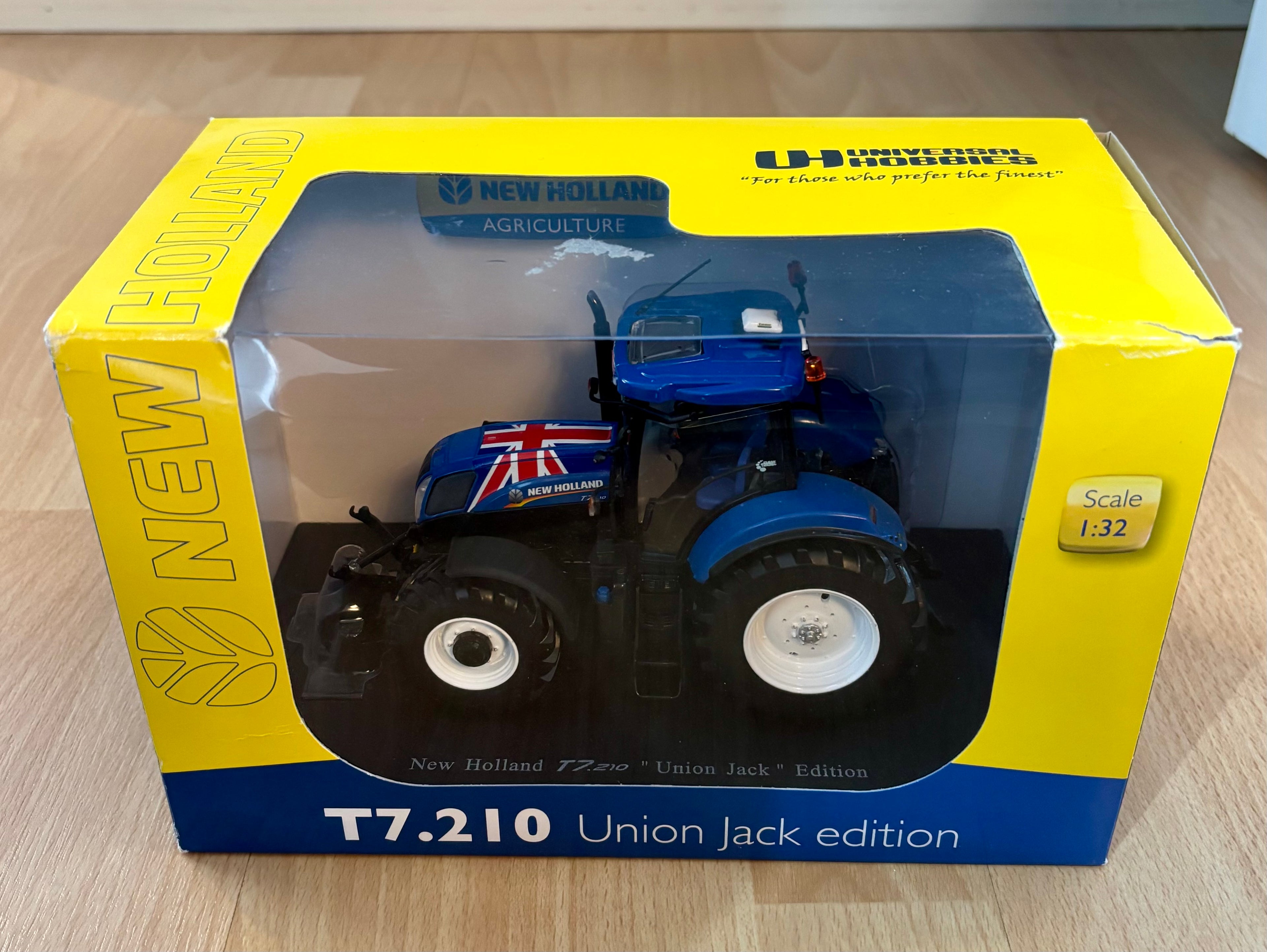 Universal Hobbies New Holland T7.210 Union Jack Edition - 1:32 Scale