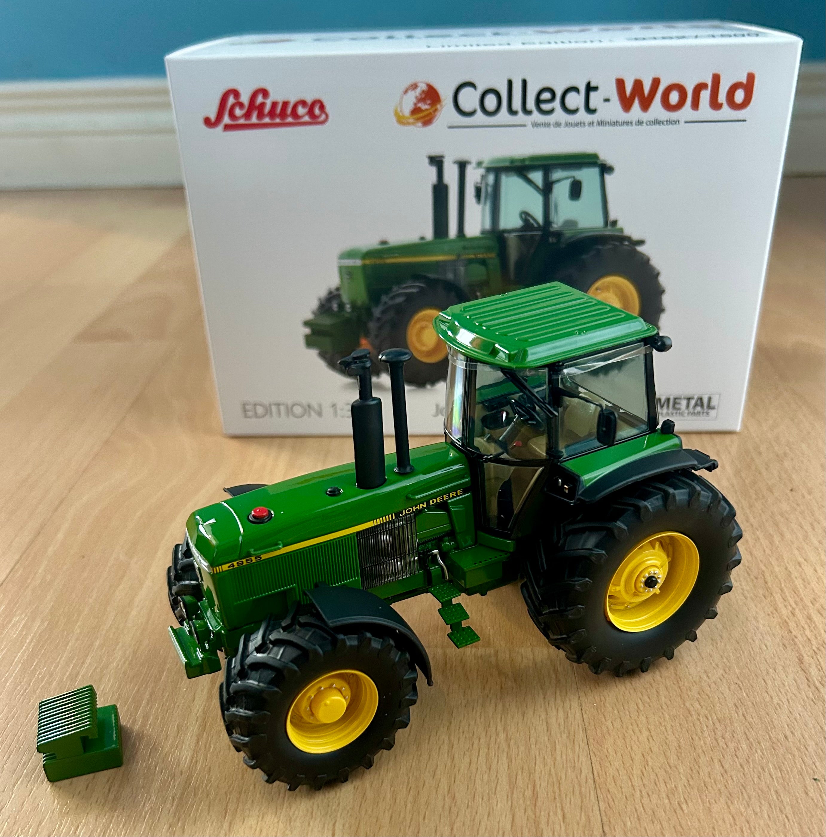 SCHUCO 1:32 SCALE JOHN DEERE 4955 TRACTOR - LIMITED EDITION