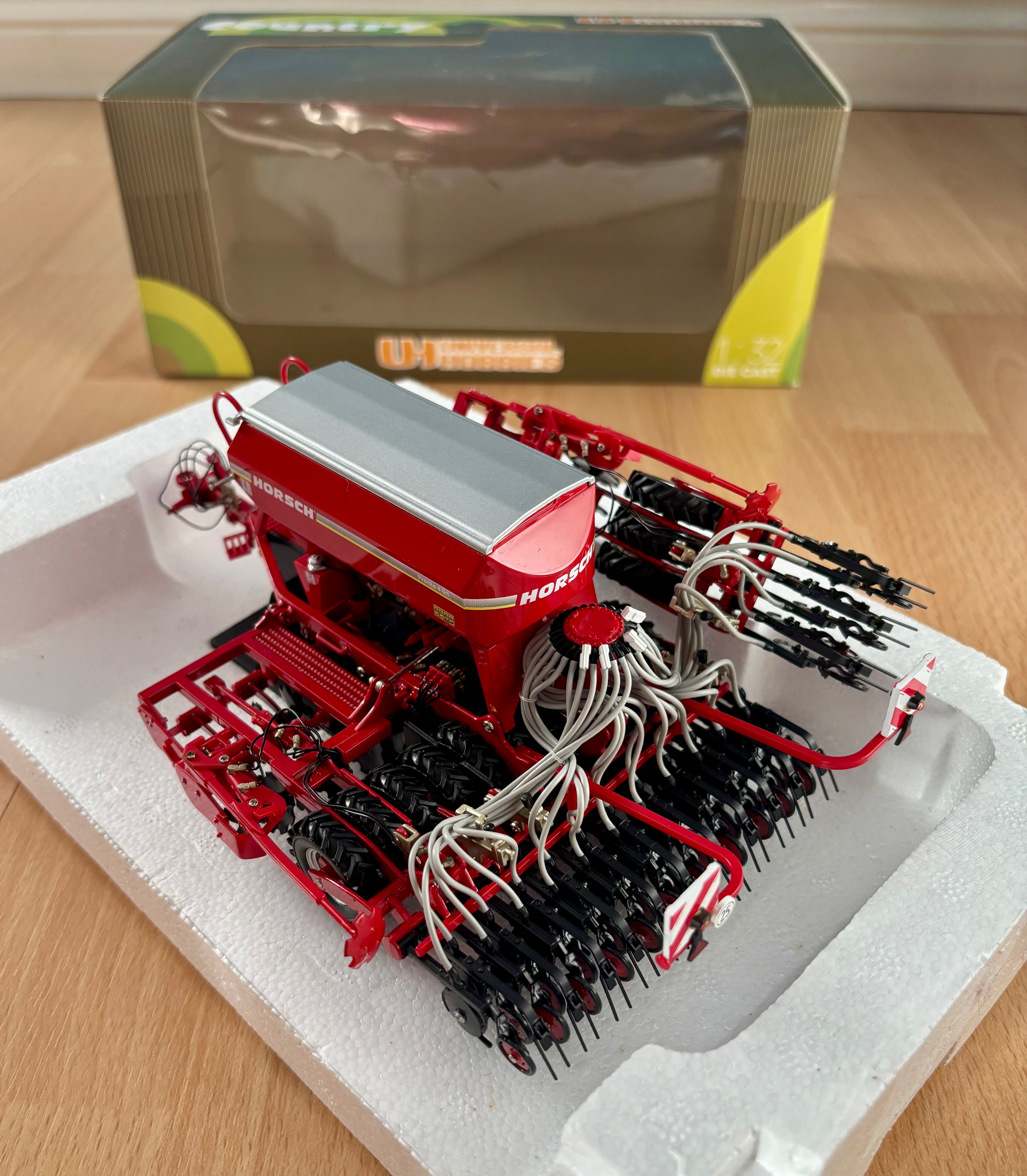 Universal Hobbies Horsch Pronto 4DC Drill 1:32 Scale