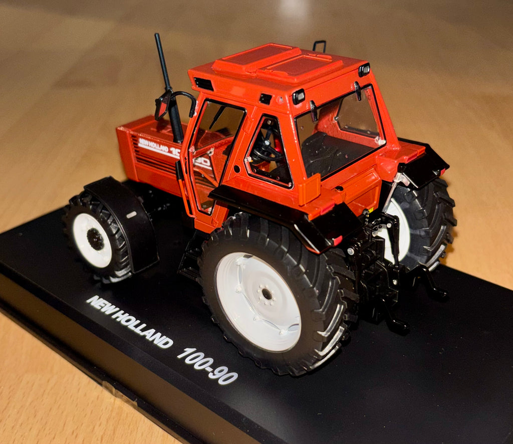 NEW HOLLAND 1:32 SCALE FIAT 100-90 4WD TRACTOR