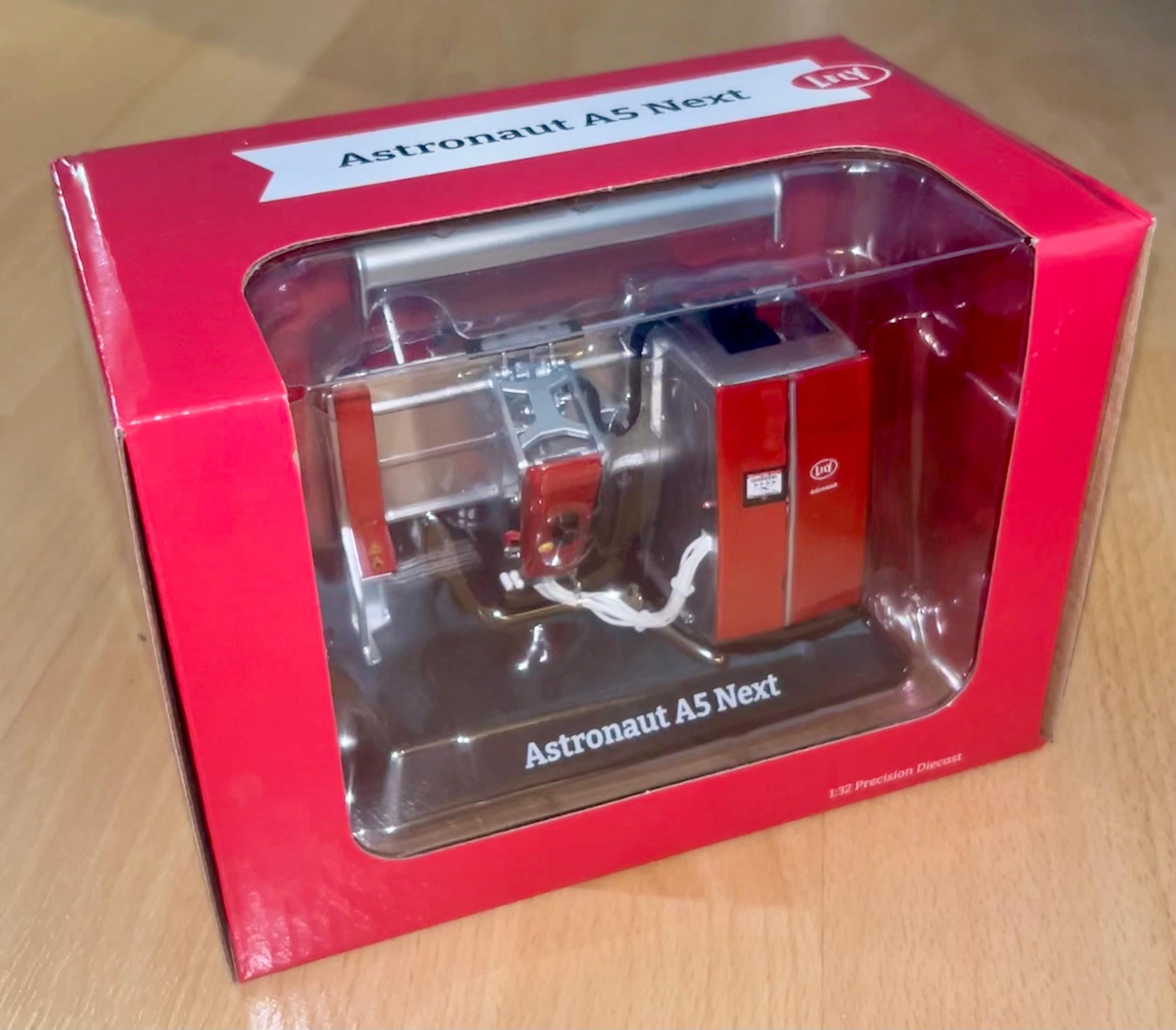 AT COLLECTIONS 1:32 SCALE LELY ASTRONAUT A5 NEXT GEN MILKING ROBOT