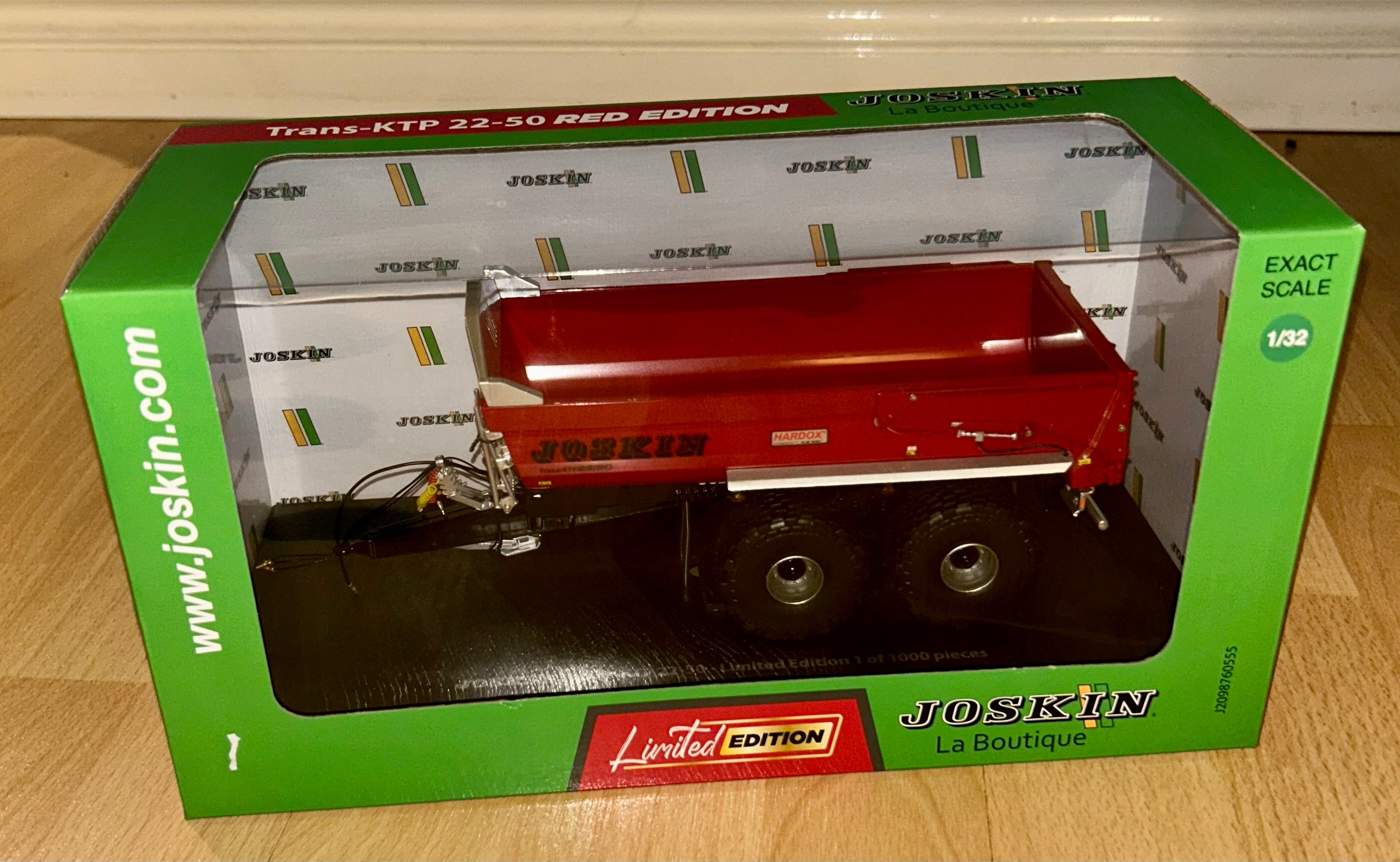 UNIVERSAL HOBBIES 1:32 SCALE JOSKIN TRANS-KTP 22/50 RED - LIMITED EDITION