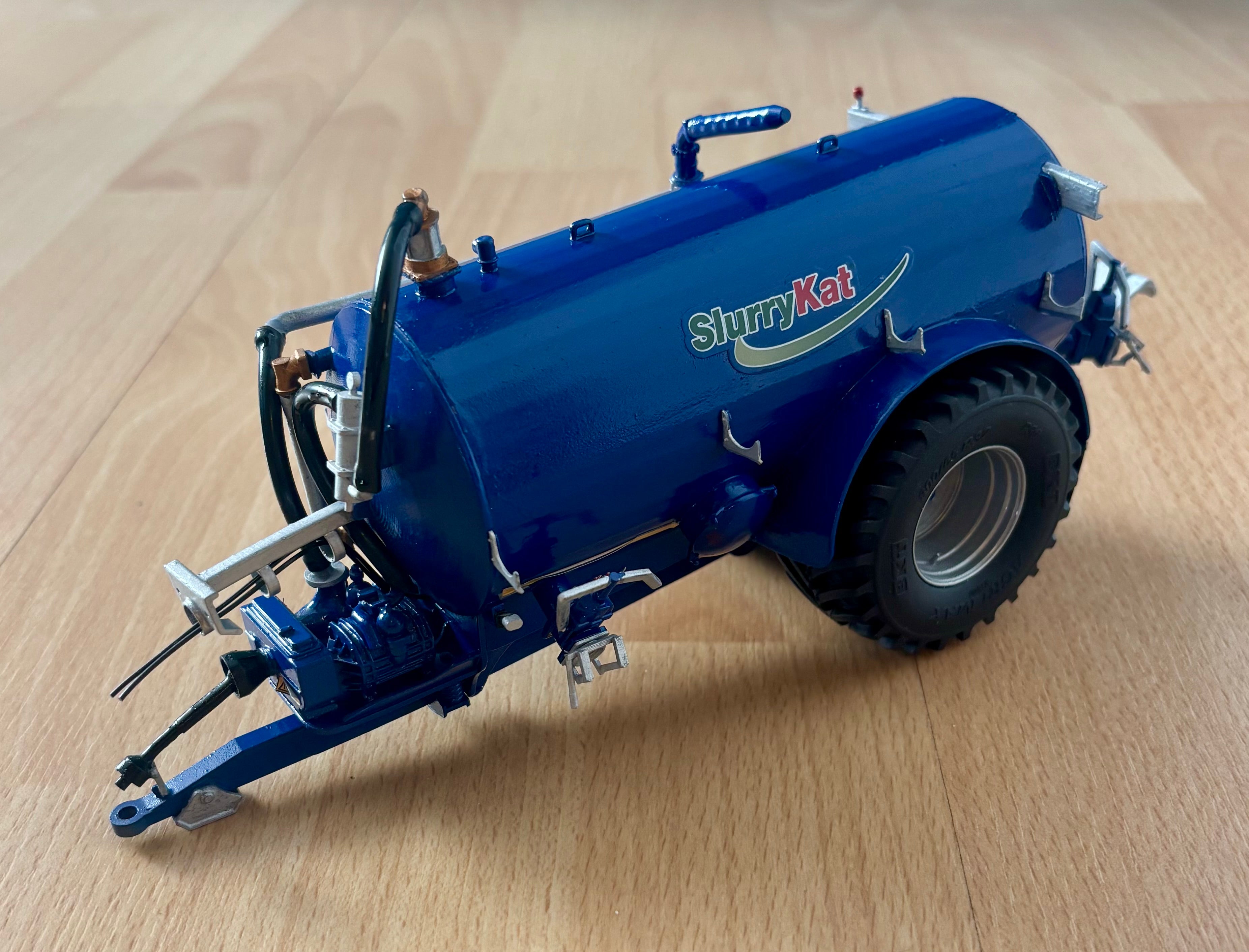Agrimodelworks 1:32 Scale Scratchbuilt Slurrykat 2000g Tanker In Maserati Blue