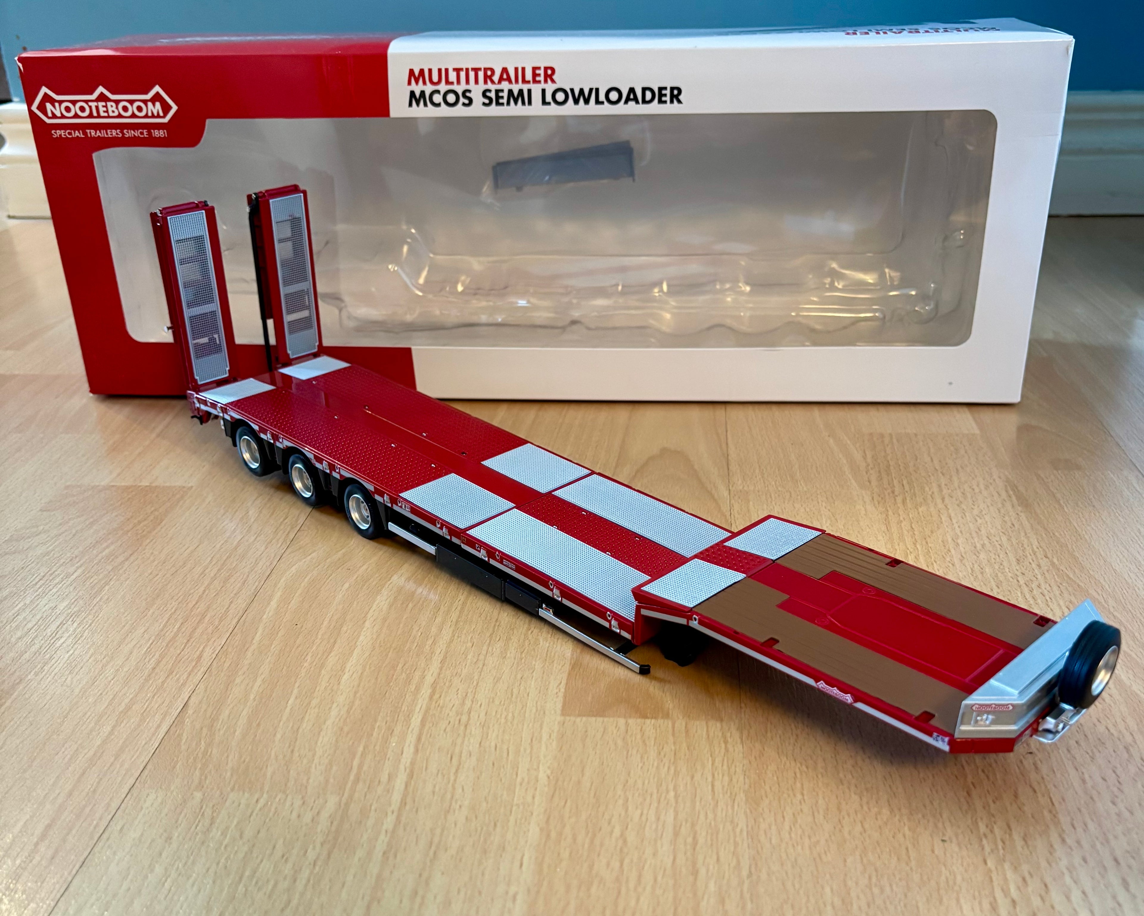MARGE MODELS NOOTEBOOM RED SEMI LOWLOADER SILVER BED 1:32 SCALE