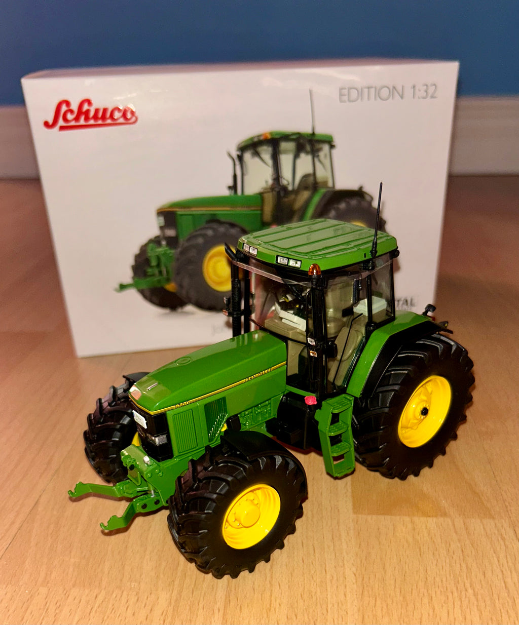 Schuco John Deere 7700 1:32 Scale