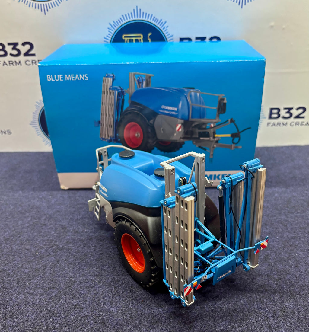 NEW - Lemken Vega 12 trailed sprayer in 1:32 scale. Nicely detailed model, large boom reach! Complete in rare blue dealer box