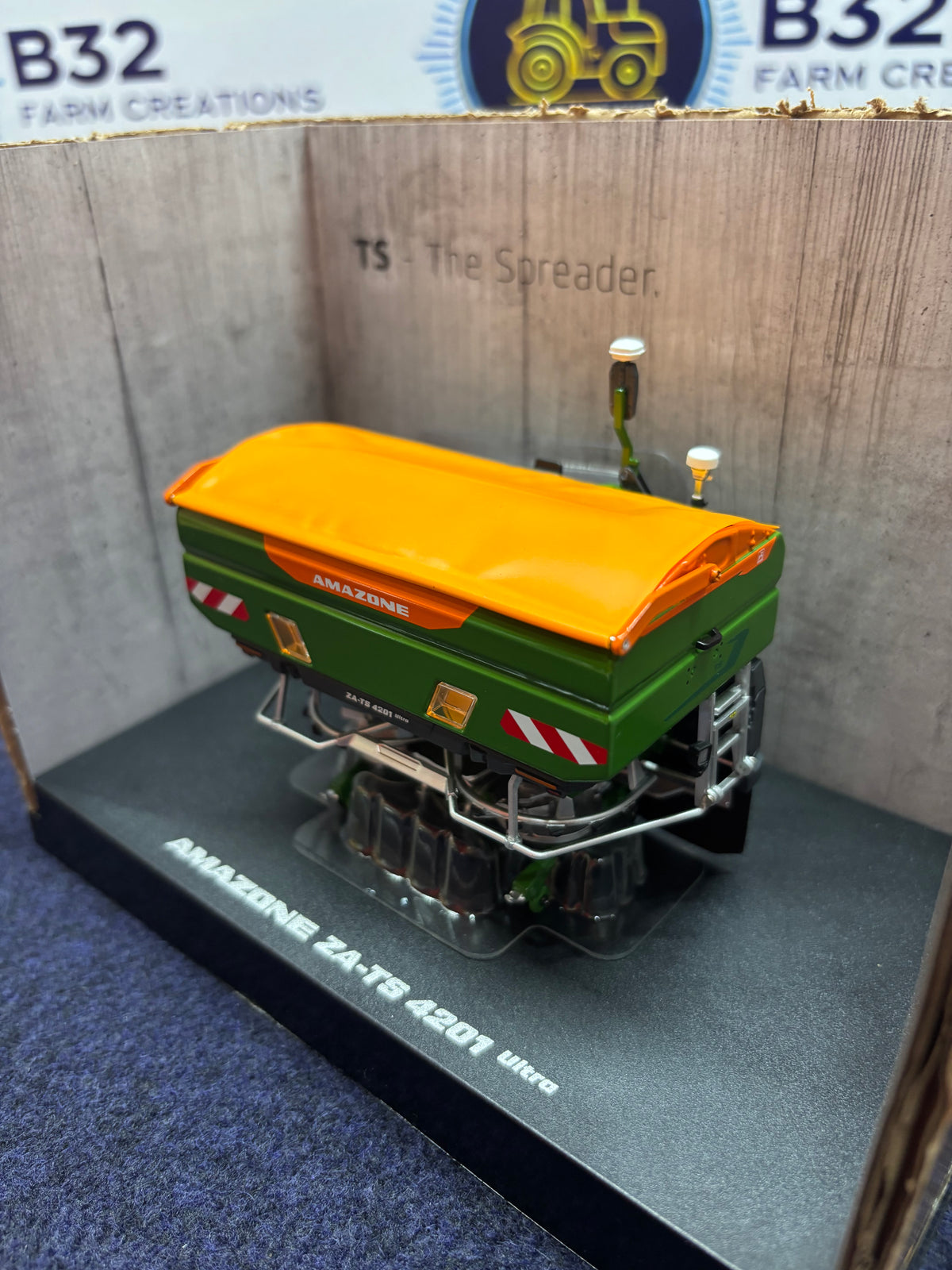 Universal Hobbies Amazone ZA-TS 4201 fertiliser spreader 1:32 Scale