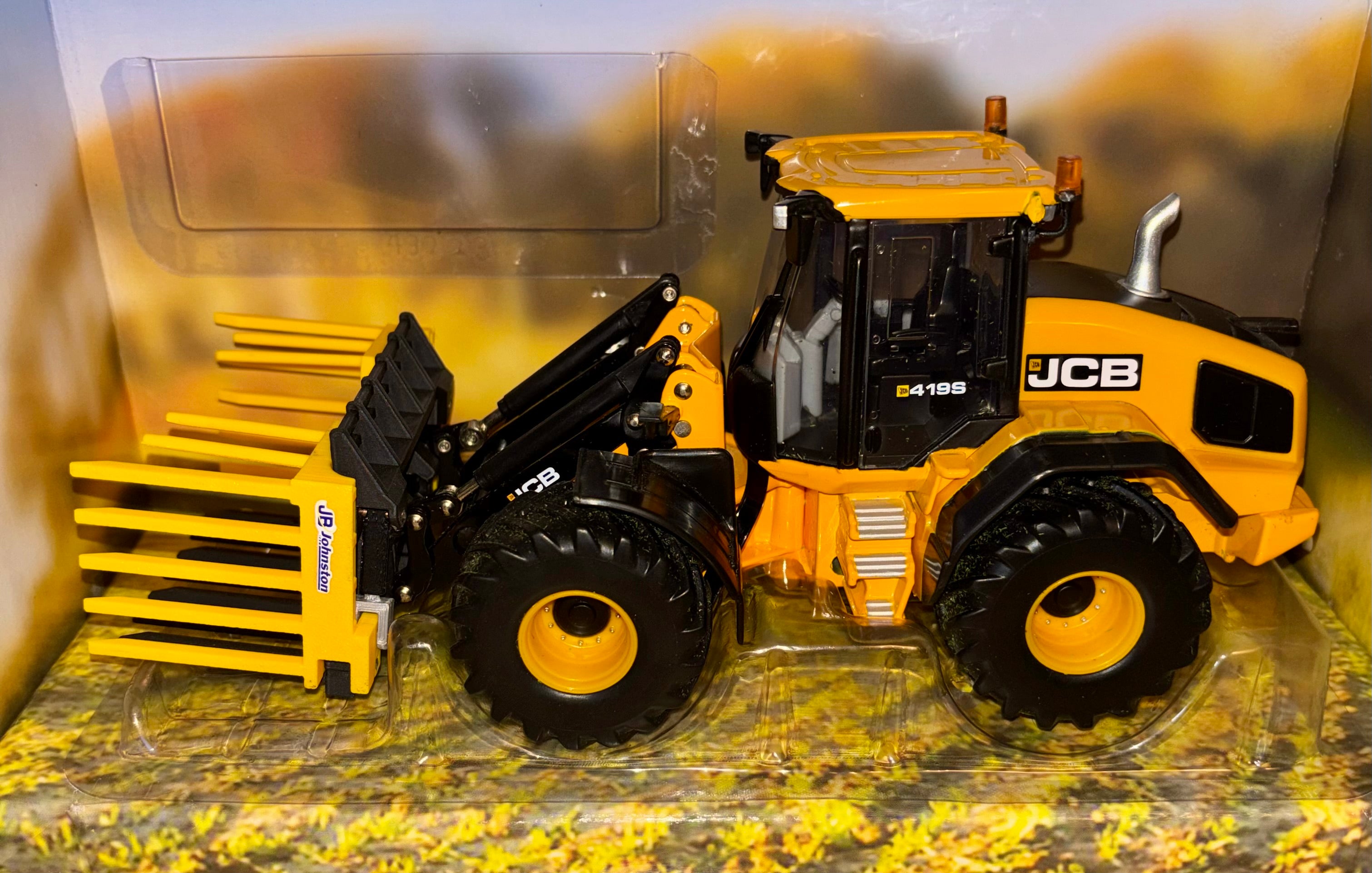 CUSTOMISED BRITAINS 1:32 JCB 419S AGRI WHEELED LOADER + JOHNSTON BUCKRAKE