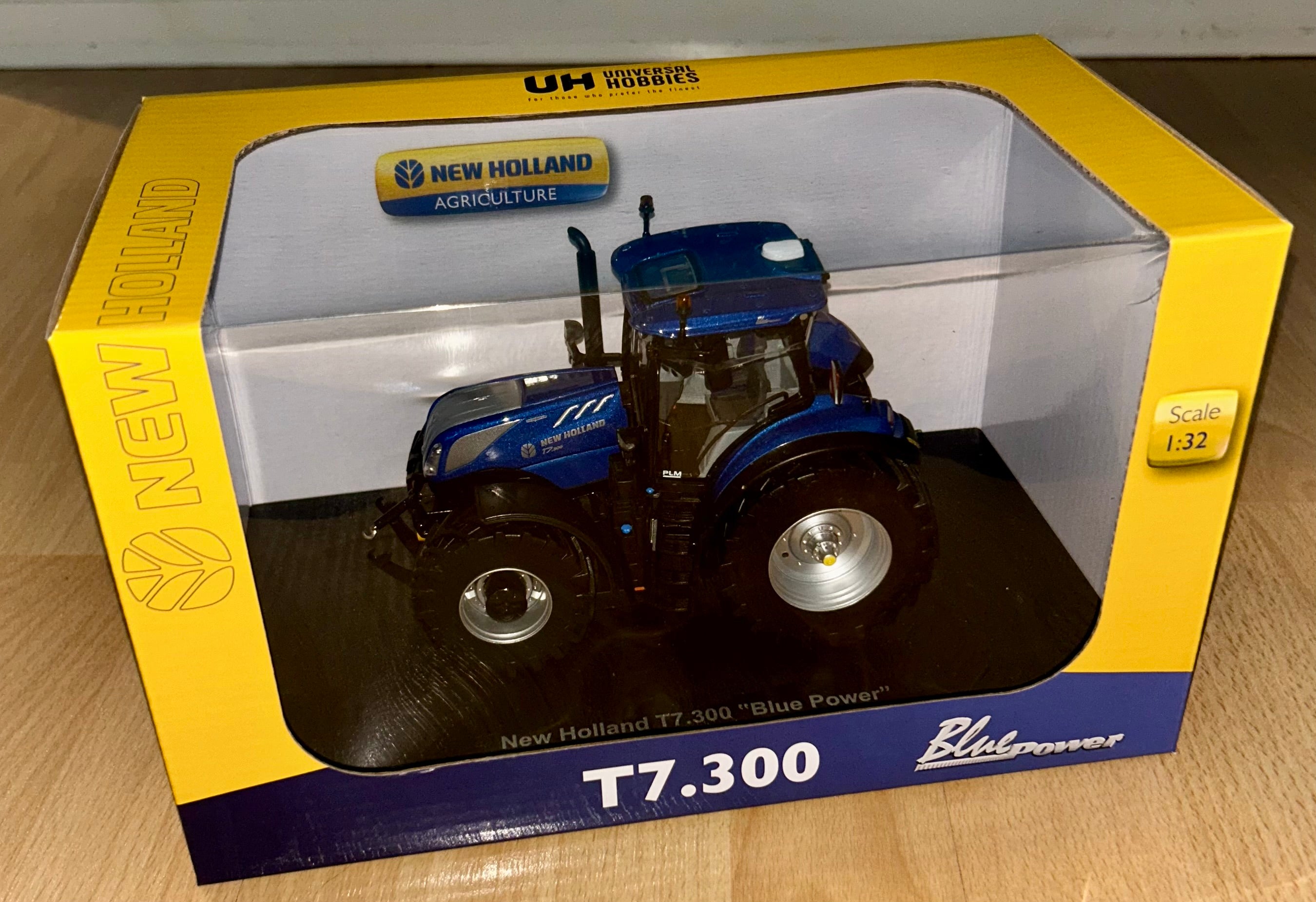 Universal Hobbies New Holland T7.300 Blue Power 1:32 Scale Tractor