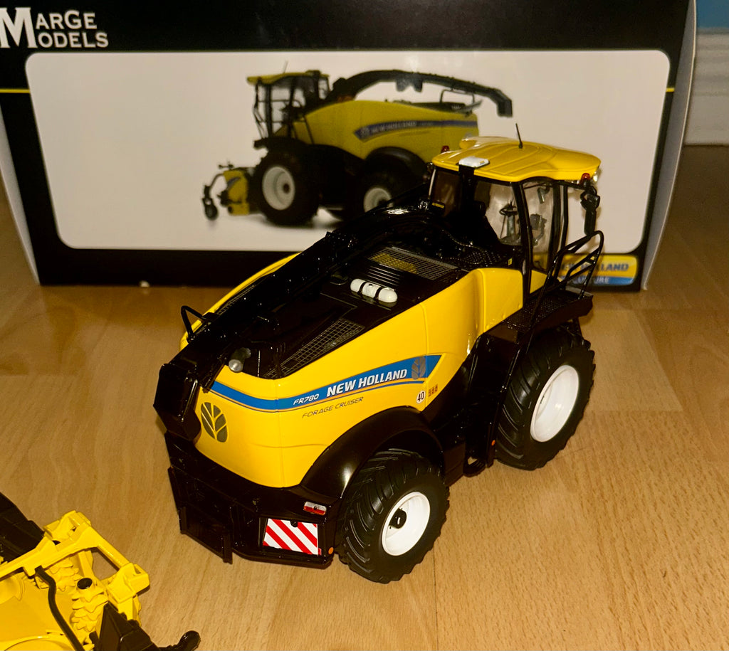 MARGE 1:32 SCALE NEW HOLLAND FR780 FORAGE HARVESTER WITH GRASS + MAIZE HEADER