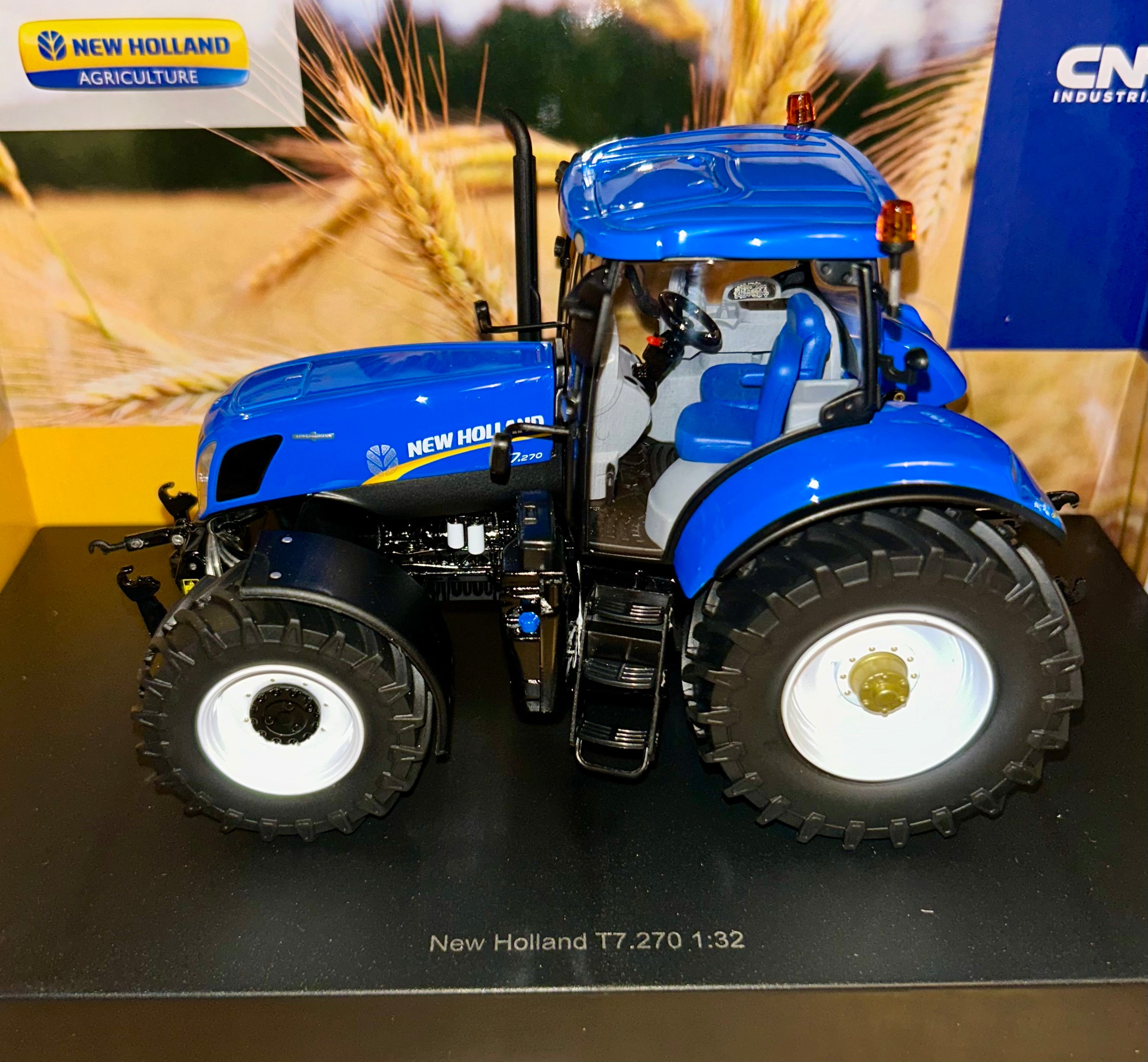 ROS 1:32 SCALE NEW HOLLAND T7.270 AUTO COMMAND TRACTOR